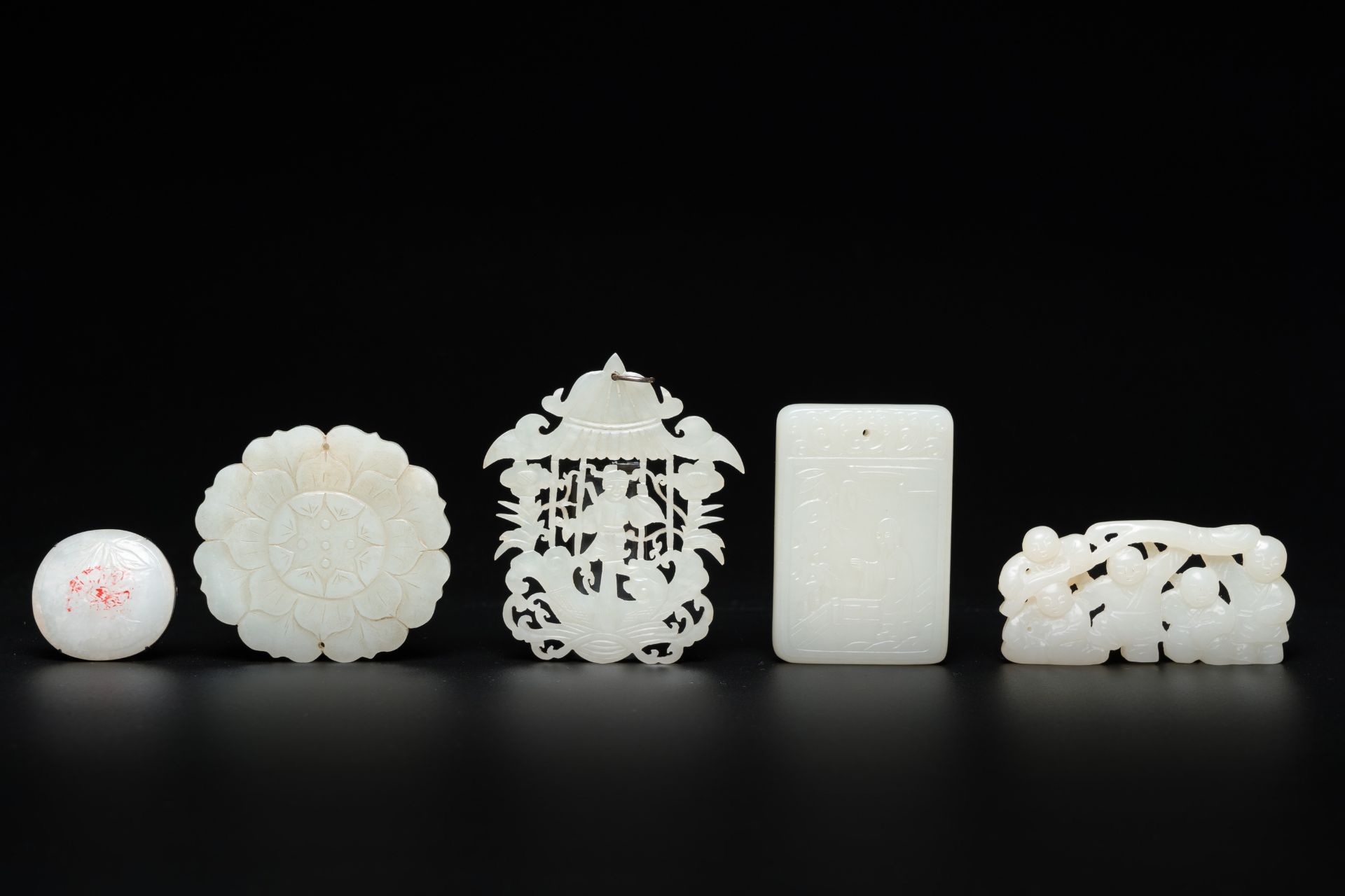 Five Chinese celadon and white jade carvings, 19/20th C. - Image 2 of 3
