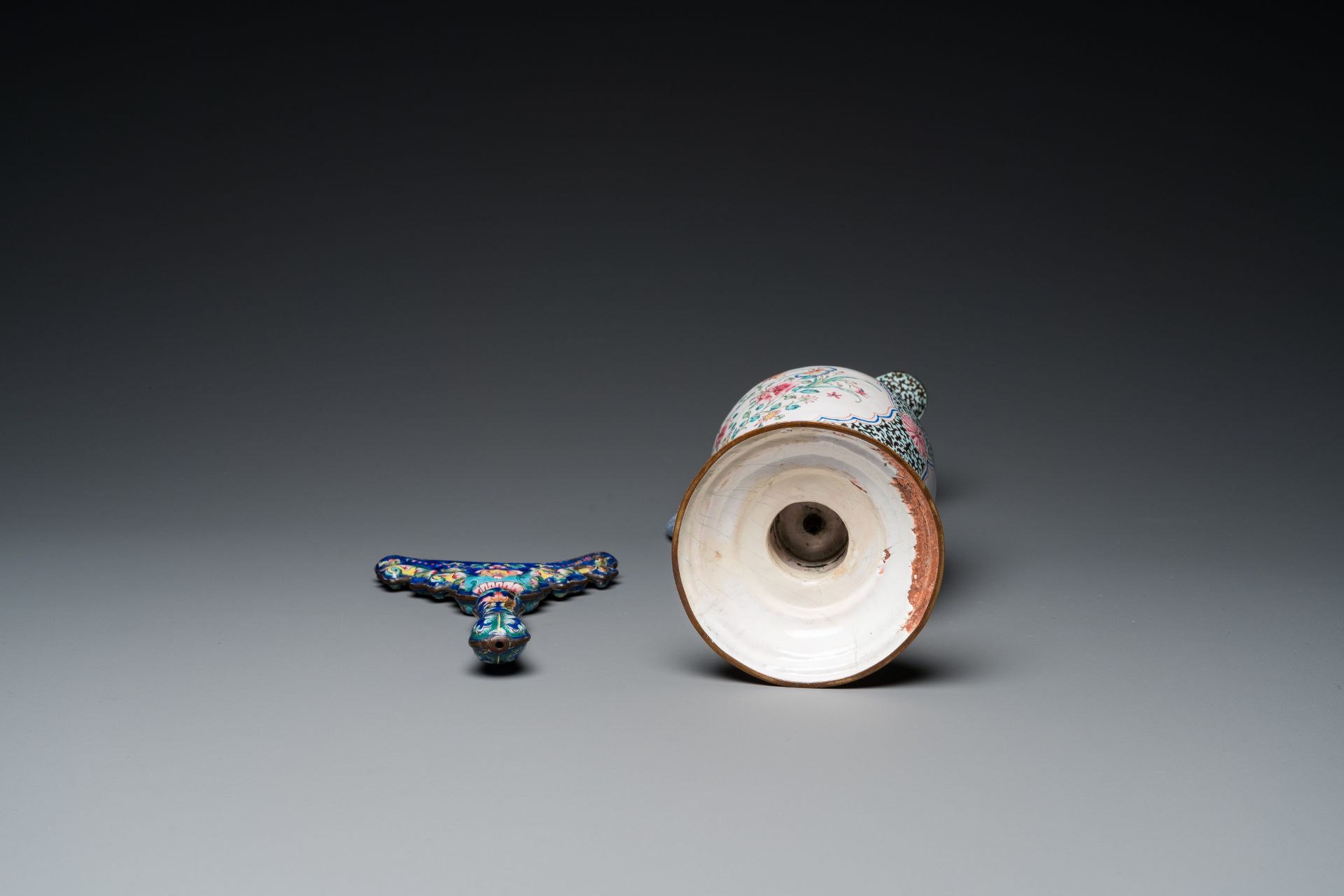 Two Chinese Canton enamel dishes, a ewer, a mirror handle and a stacking box, 18/19th C. - Image 9 of 11