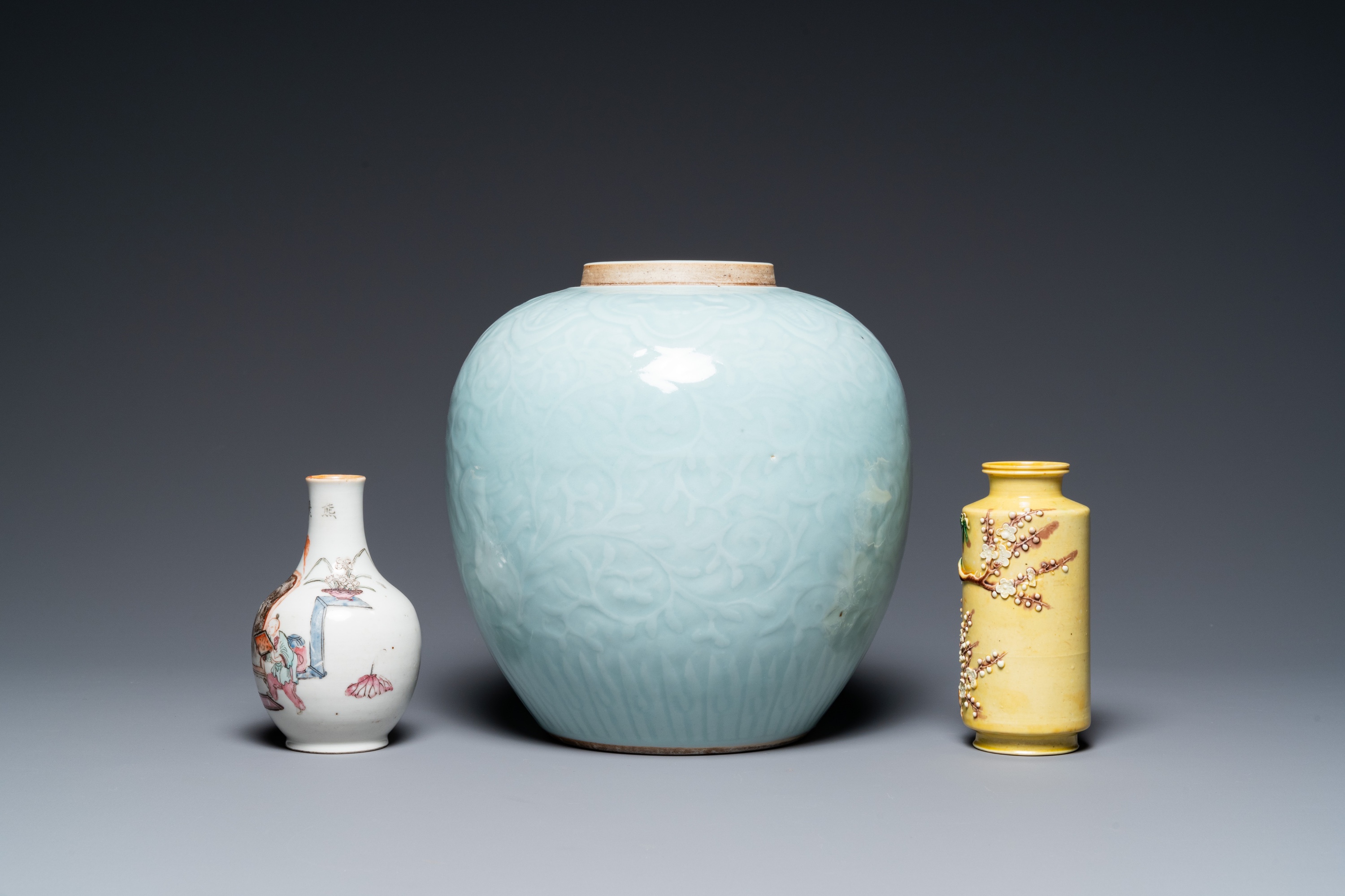 Six various Chinese blue and white, celadon and famille rose porcelain wares, 19/20th C. - Image 7 of 53