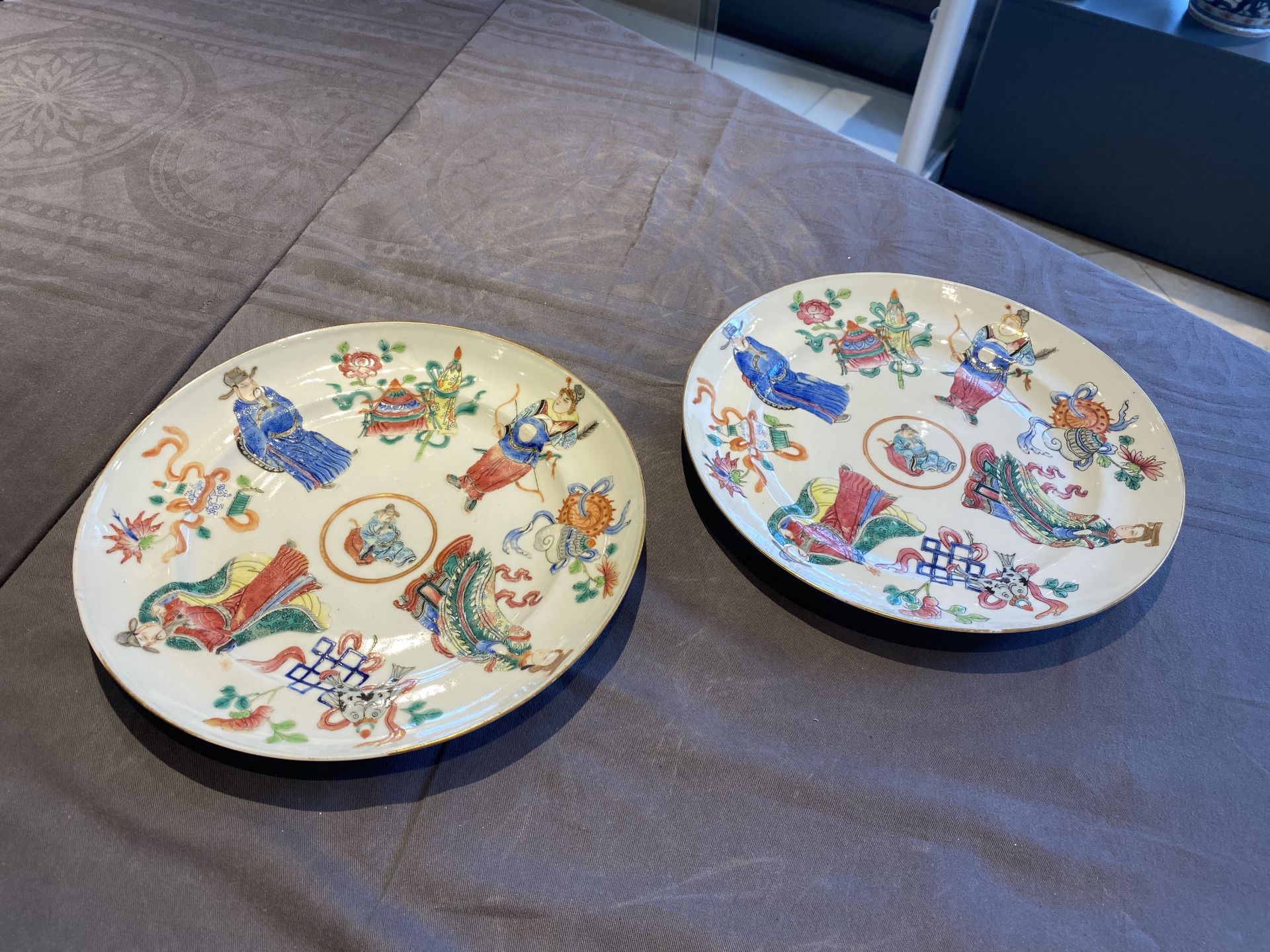 A pair of Chinese famille rose dishes, 19th C. - Image 3 of 14