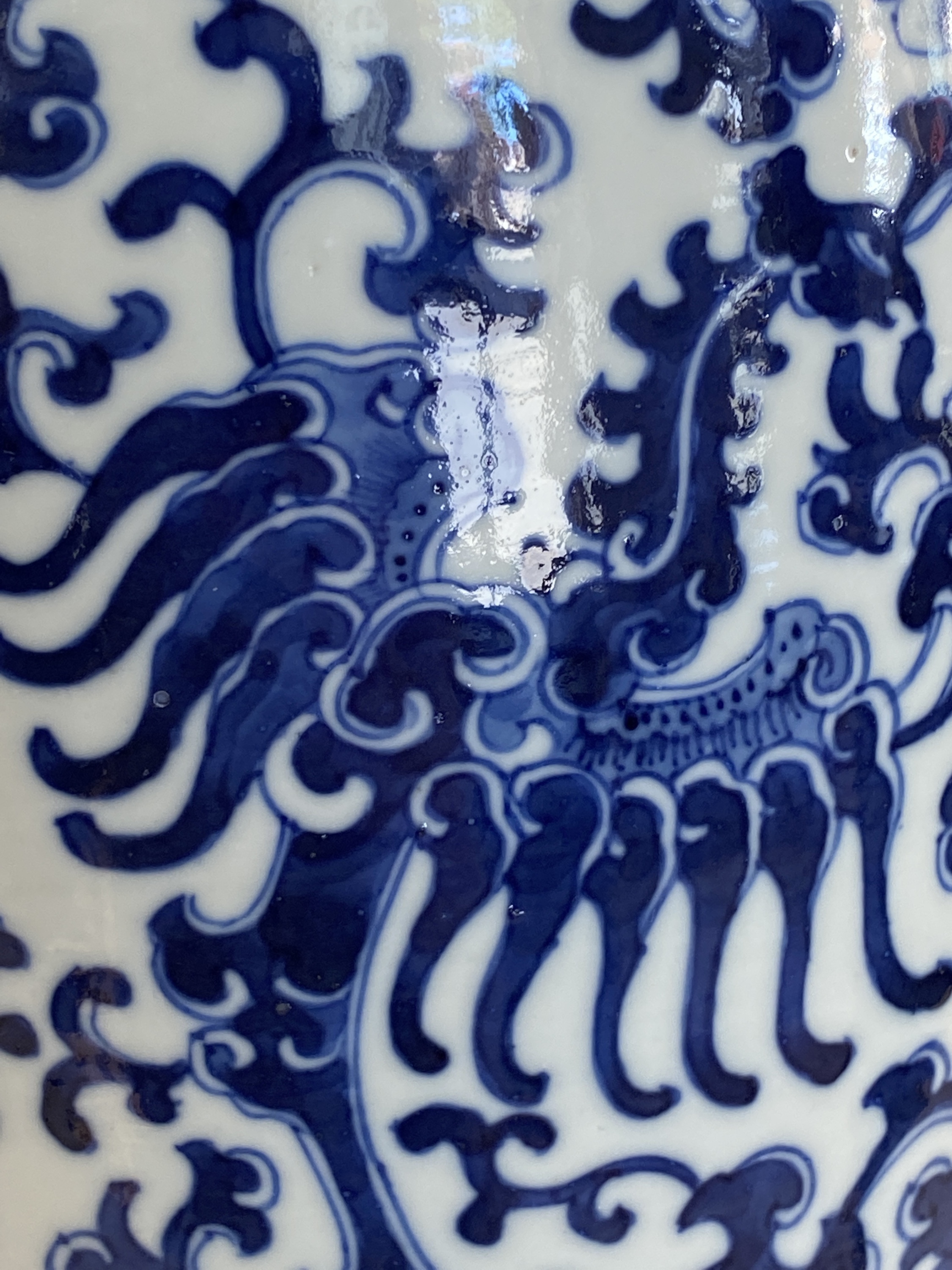 A pair of Chinese blue and white 'phoenix' vases, Kangxi mark, 19th C. - Image 22 of 30
