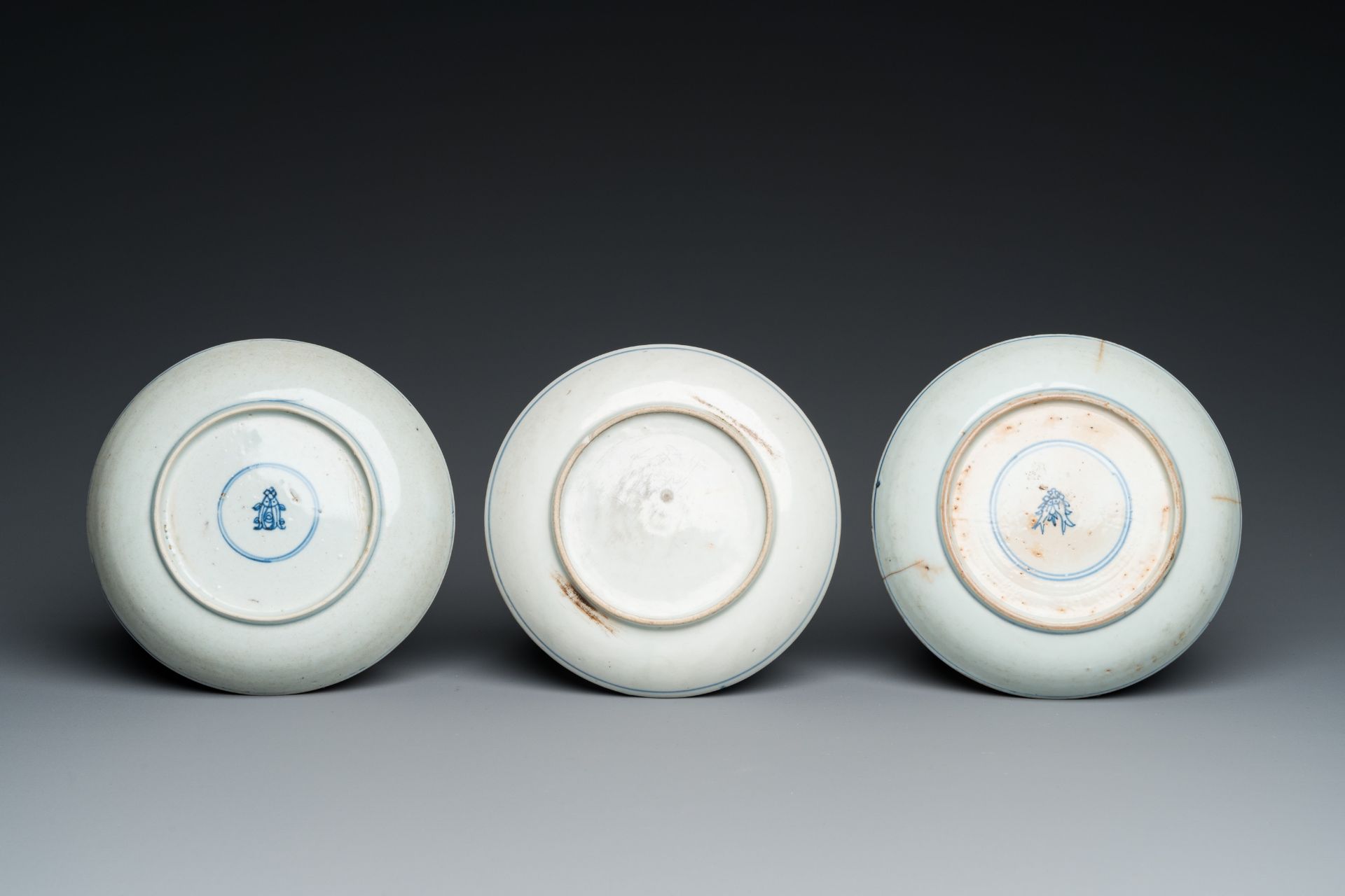 Five Chinese blue and white 'Bleu de Hue' dishes for the Vietnamese market, 19th C. - Bild 3 aus 5
