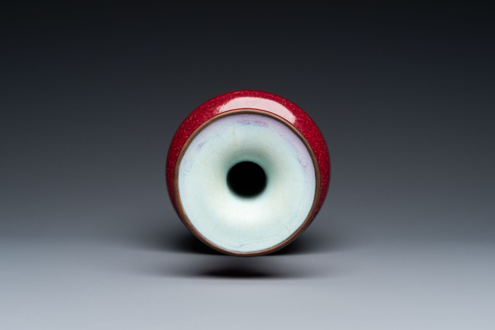 A Chinese flambŽ-glazed mallet-shaped vase, 19/20th C. - Image 5 of 11