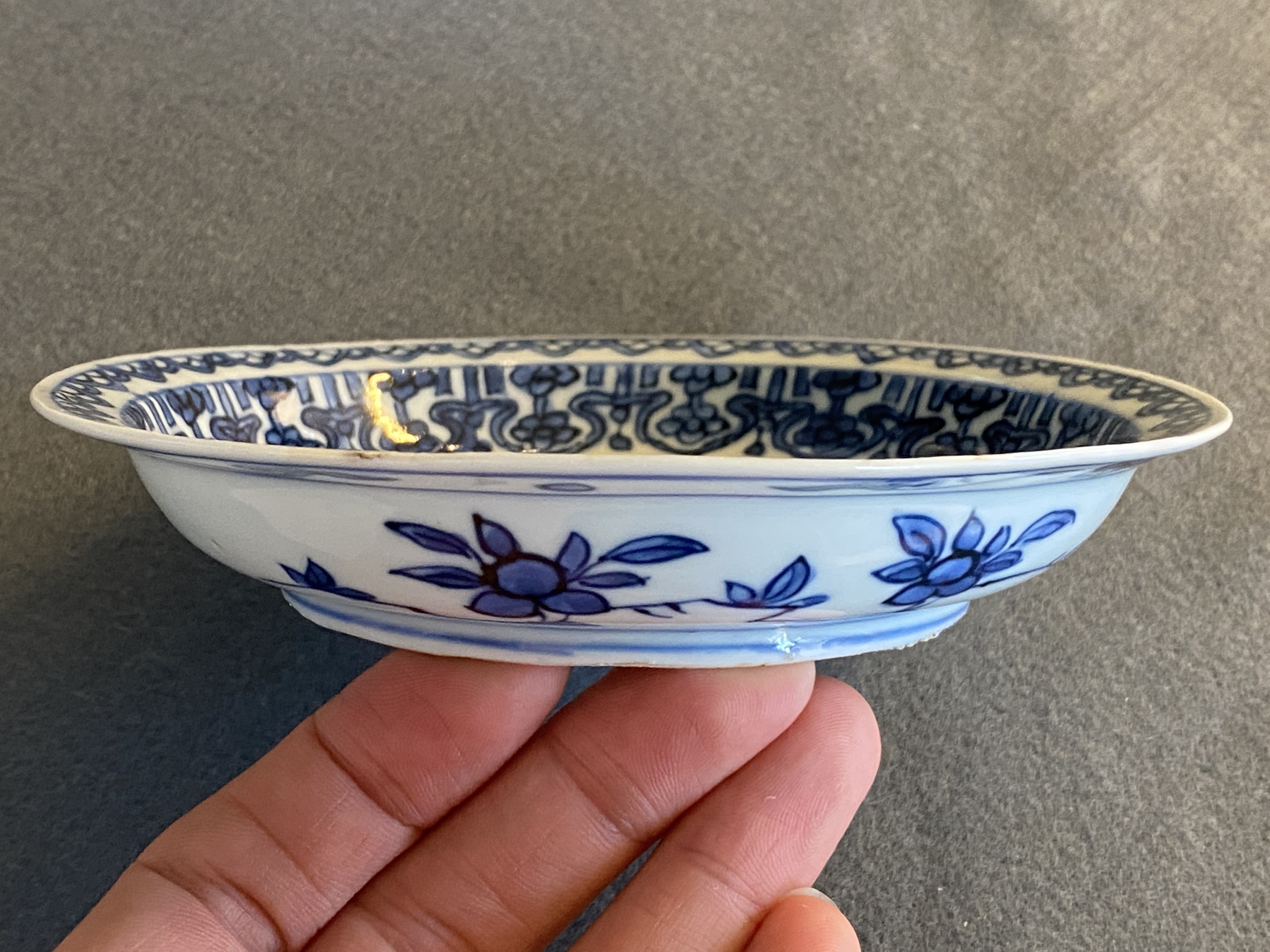 A Chinese blue and white 'frog' dish, Jiajing or Wanli - Image 9 of 13