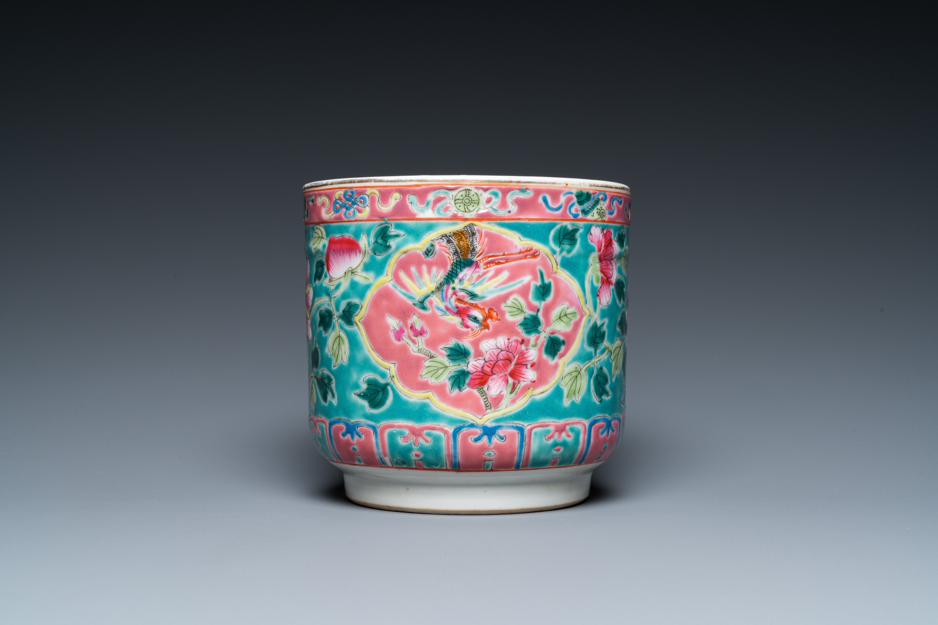 A Chinese famille rose brush pot for the Straits or Peranakan market, 19th C. - Image 2 of 7