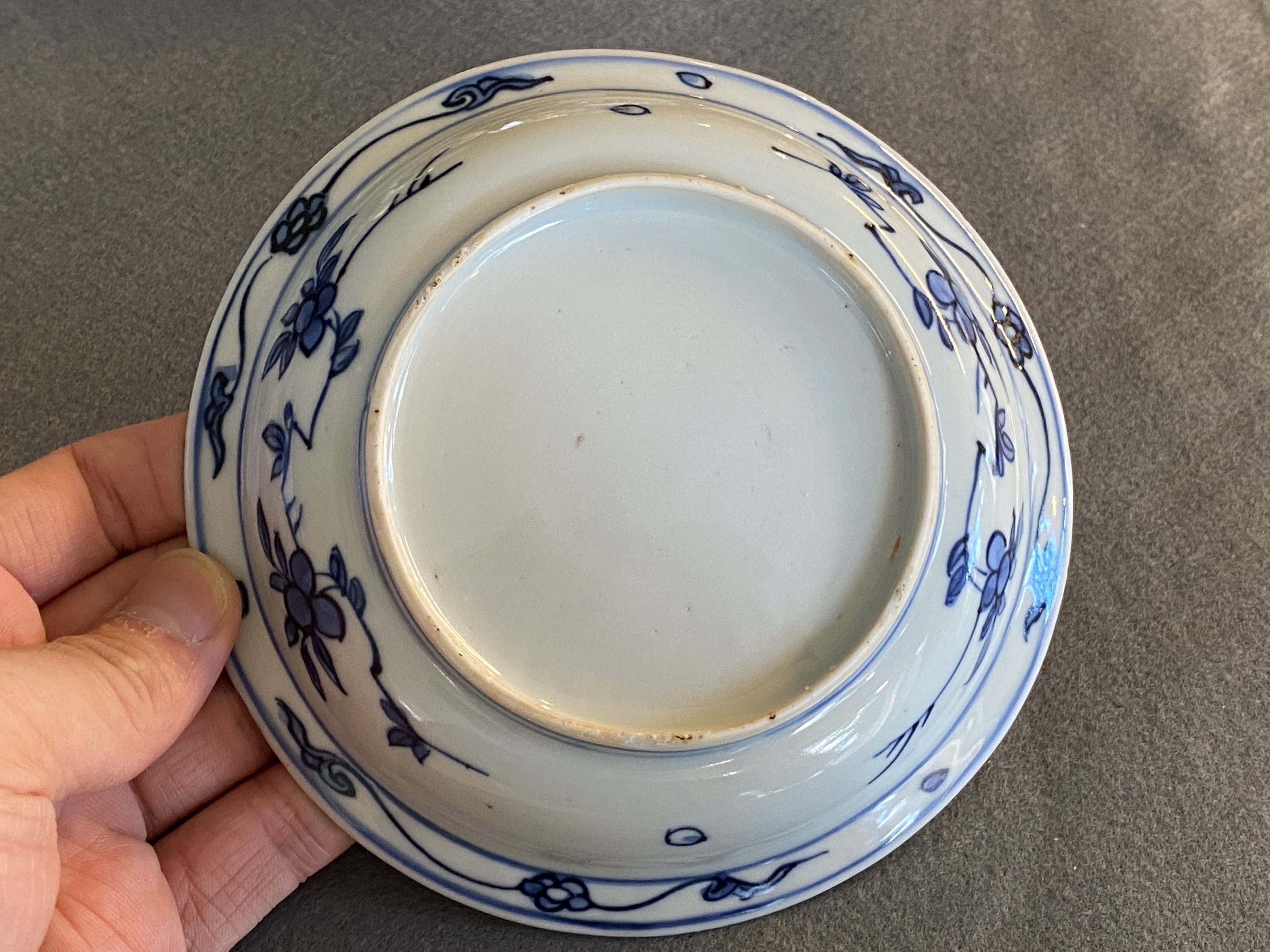 A Chinese blue and white 'frog' dish, Jiajing or Wanli - Image 7 of 13