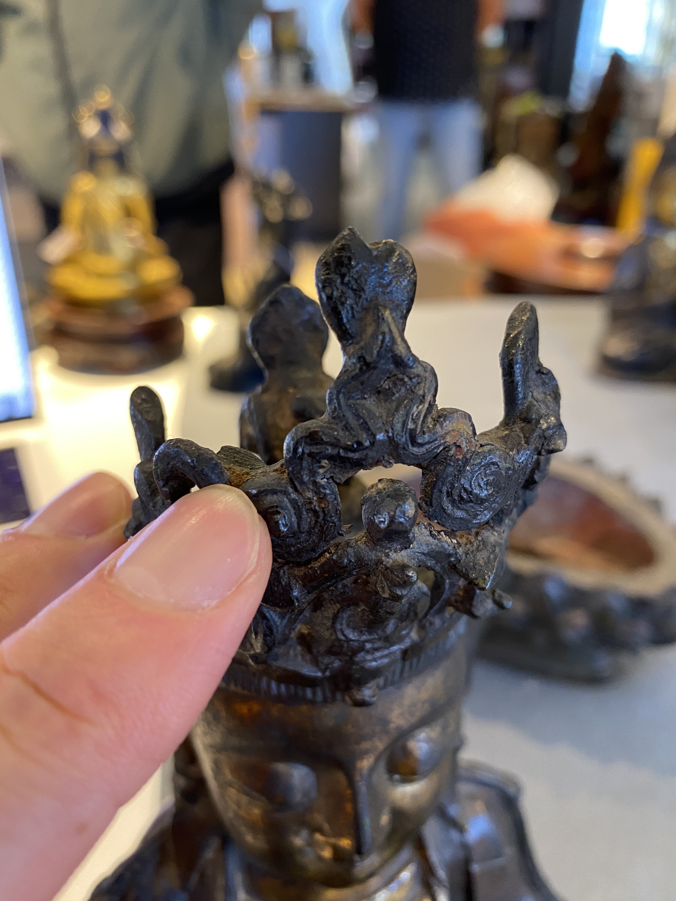 A Chinese partly gilt bronze figure of Guanyin on a lotus throne, Ming - Image 15 of 31