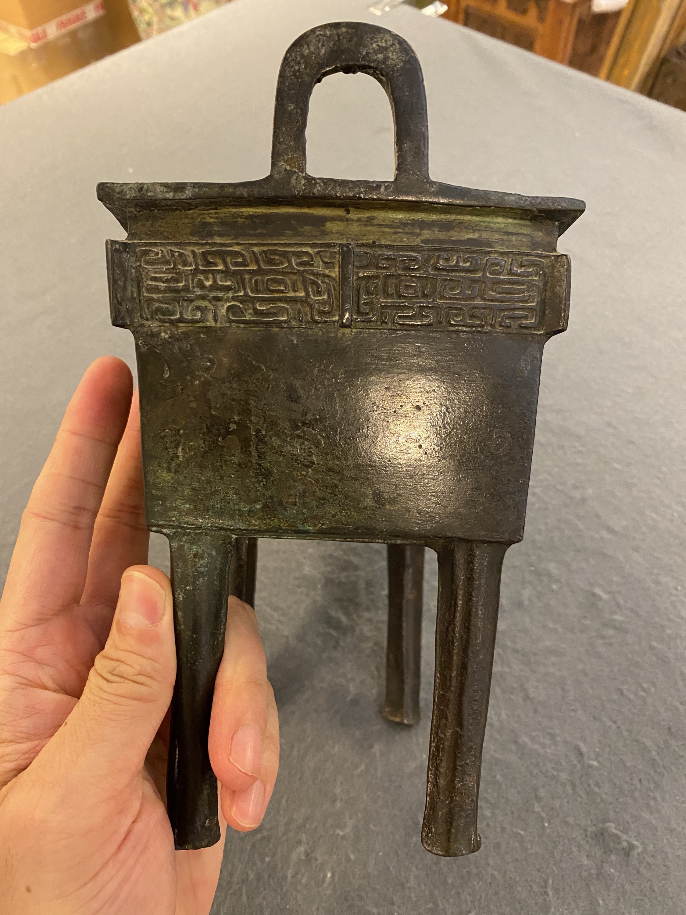 A rare Chinese archaistic bronze 'Fang Ding' ritual food vessel with inscription, Song or earlier - Image 11 of 19