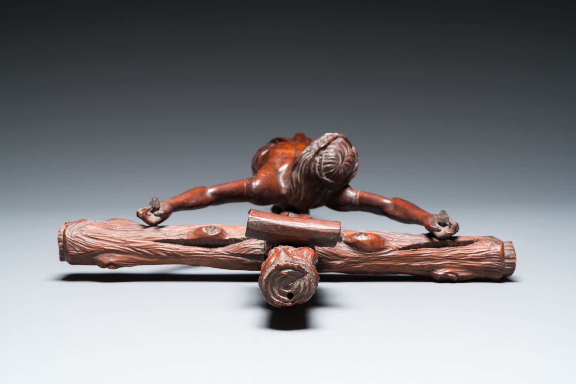 A naturalistically carved wooden crucifix with corpus, probably Germany, late 18th C. - Image 6 of 6