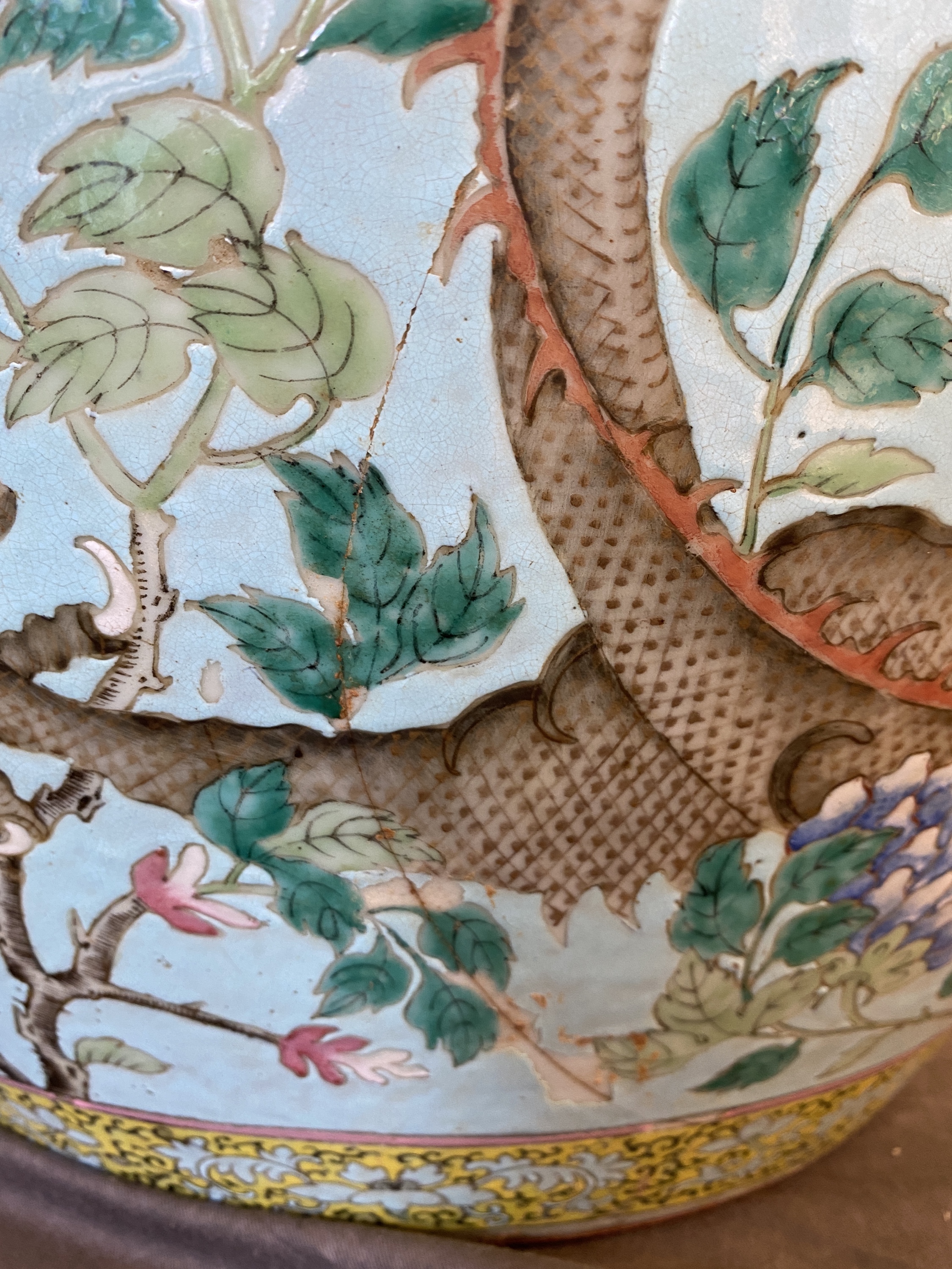 A large Chinese famille verte light blue-ground fish bowl, 19th C. - Image 16 of 28