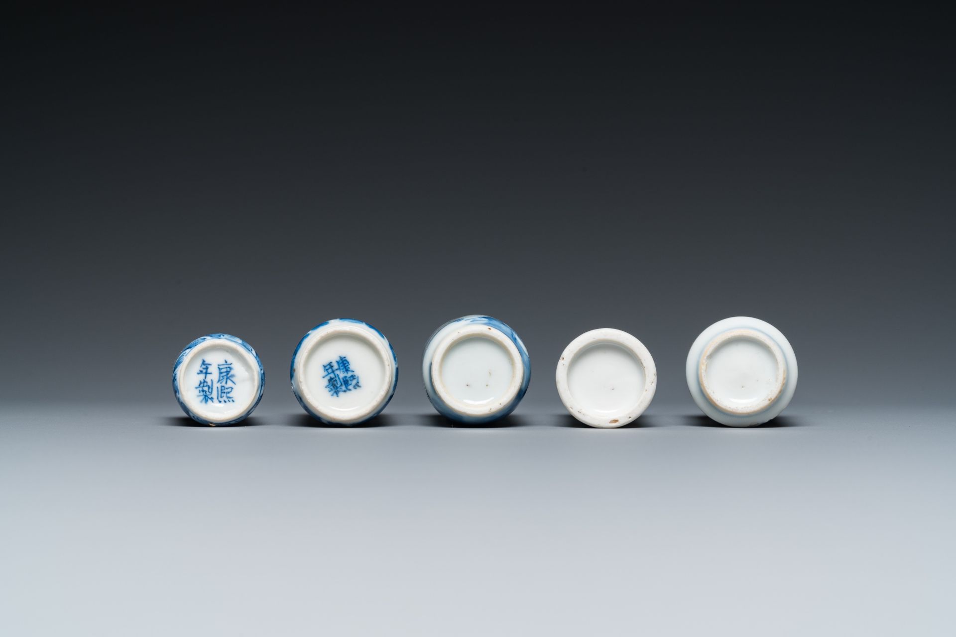 Five Chinese blue and white snuff bottles, 19th C. - Image 7 of 7