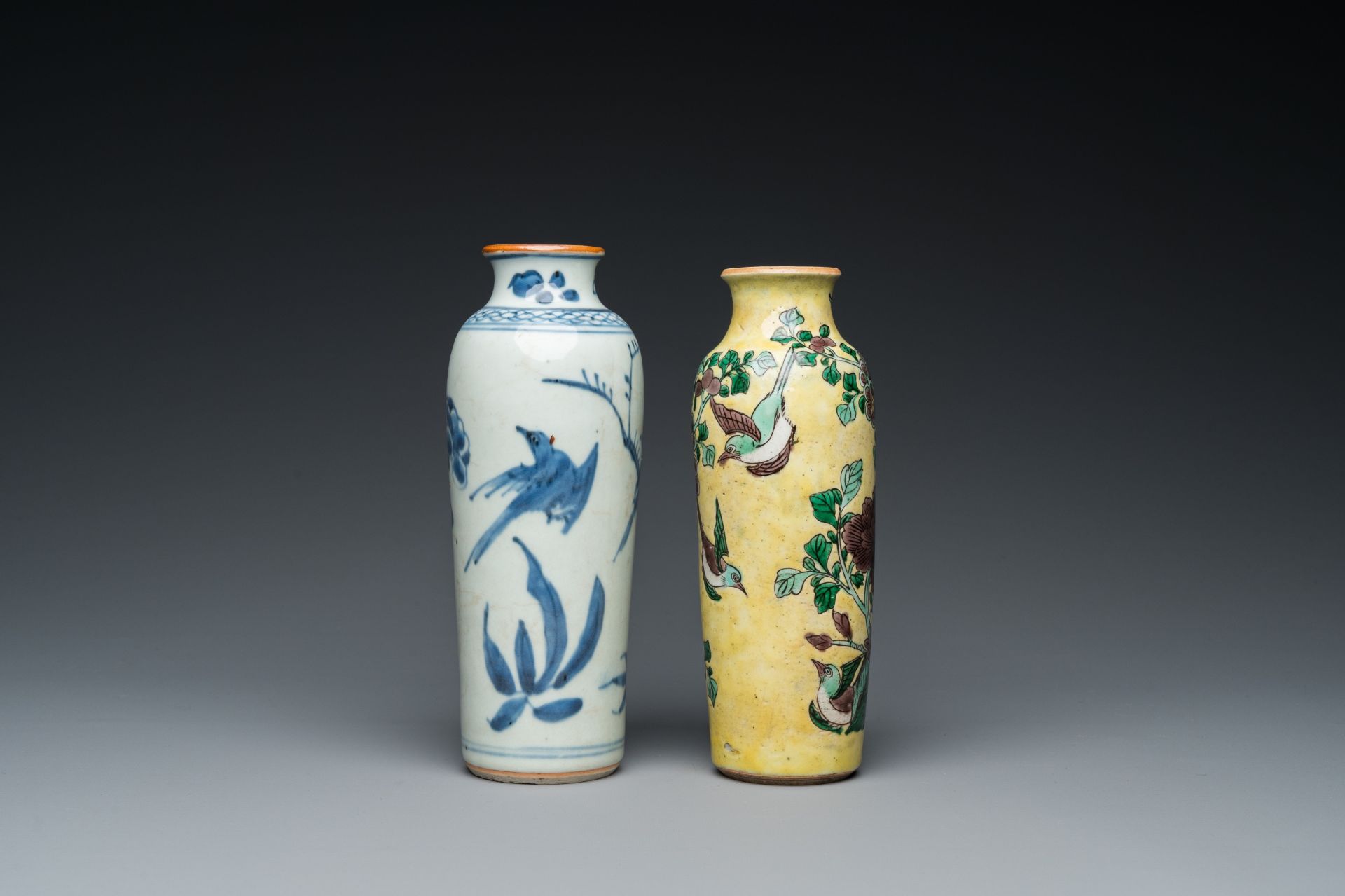Two Chinese blue and white and famille jaune rouleau vases, Transitional period and 19th C. - Bild 3 aus 19