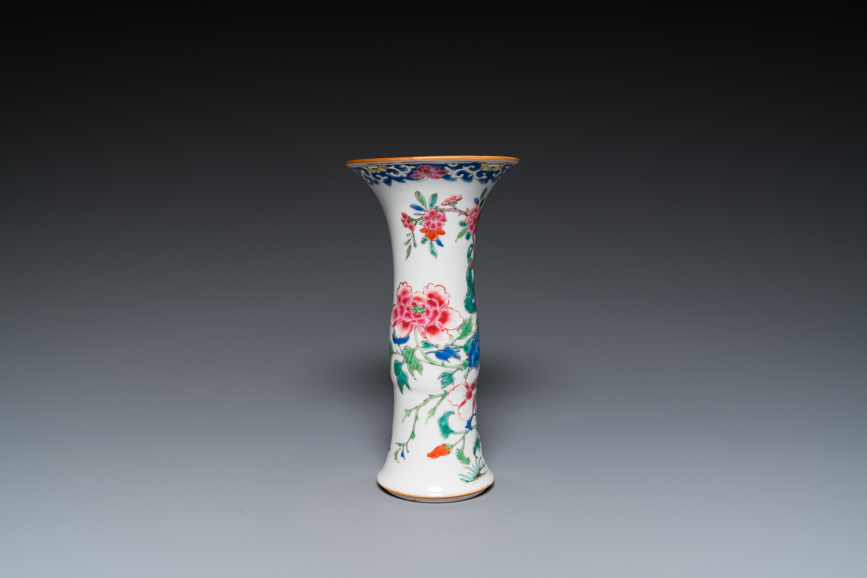 Two pairs of Chinese famille rose plates and a vase, Qianlong - Image 5 of 9