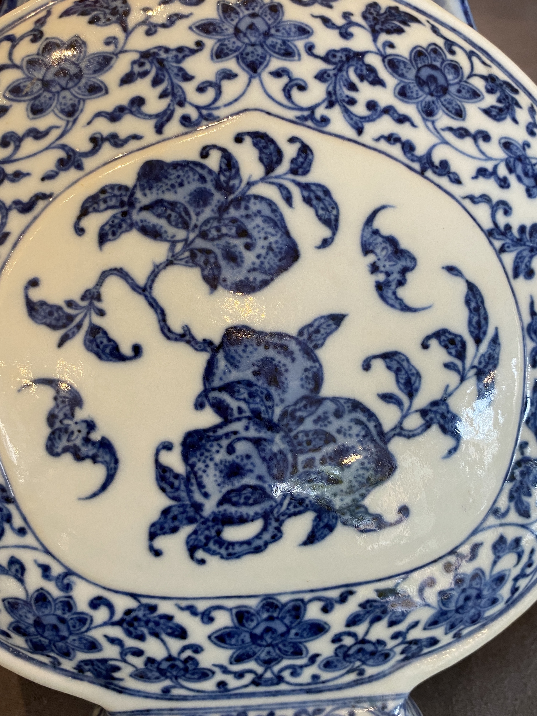 A Chinese blue and white Ming-style 'peaches' moonflask or 'bianhu', Jiaqing mark and of the period - Image 18 of 25