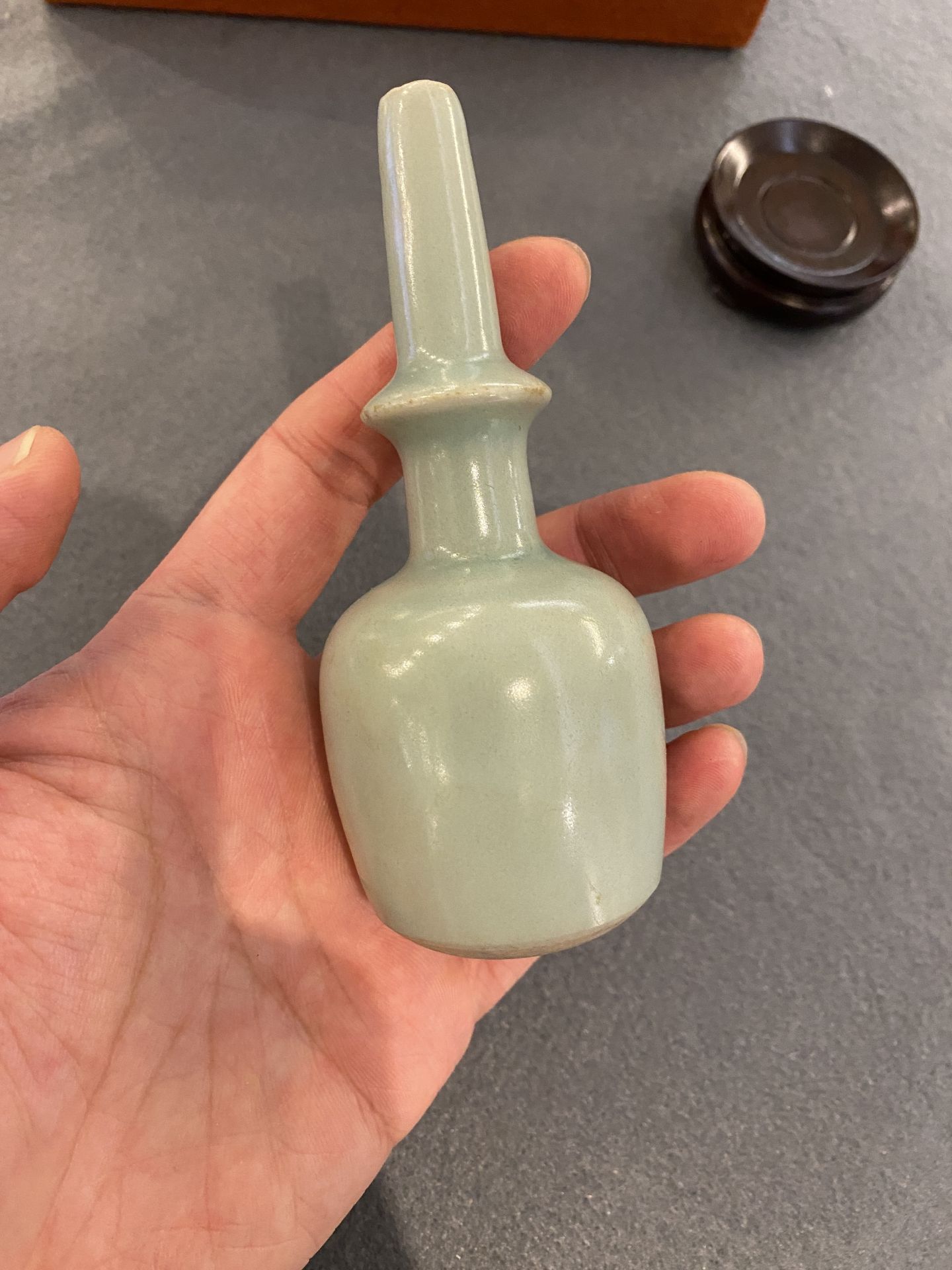 A Chinese celadon-glazed miniature 'kundika' vase, Song/Yuan - Image 9 of 16