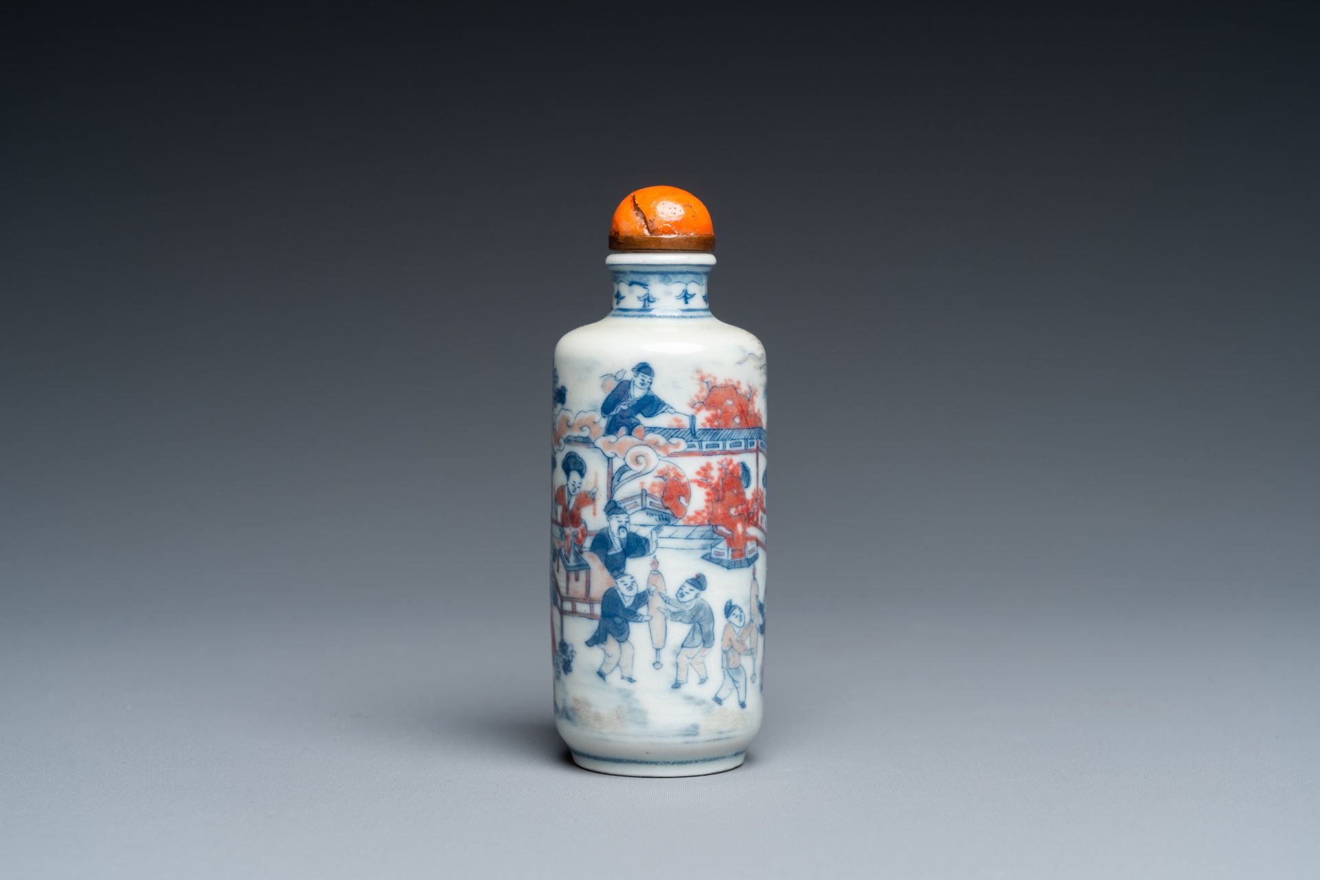 A Chinese blue, white and copper-red snuff bottle, 19th C. - Image 3 of 16