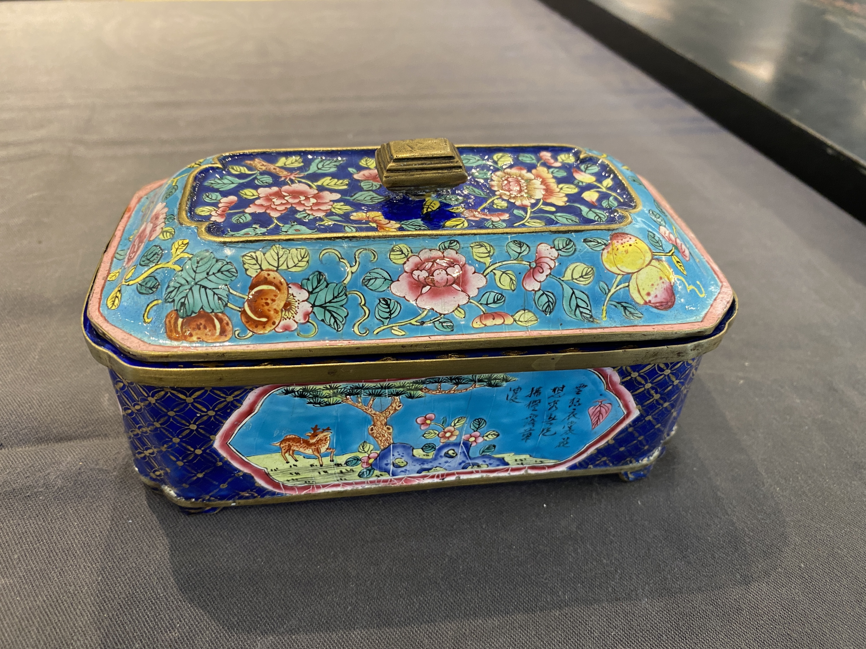 A Chinese Canton enamel covered box and interior tray for the Vietnamese market, 19th C. - Image 9 of 37