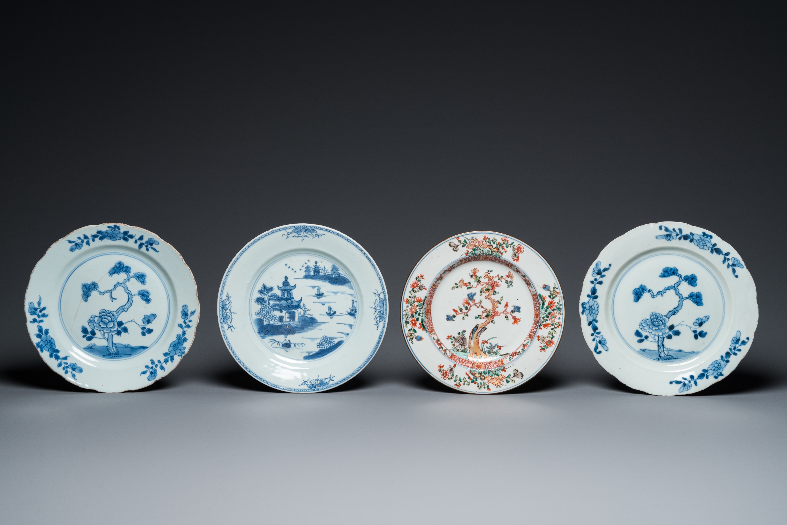 An extensive collection of mostly blue and white Chinese porcelain, Kangxi and later - Image 8 of 17