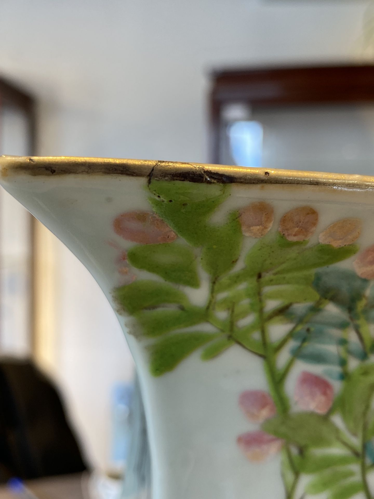 A square Chinese qianjiang cai vase, signed You Wanchun ___, 19/20th C. - Bild 17 aus 18