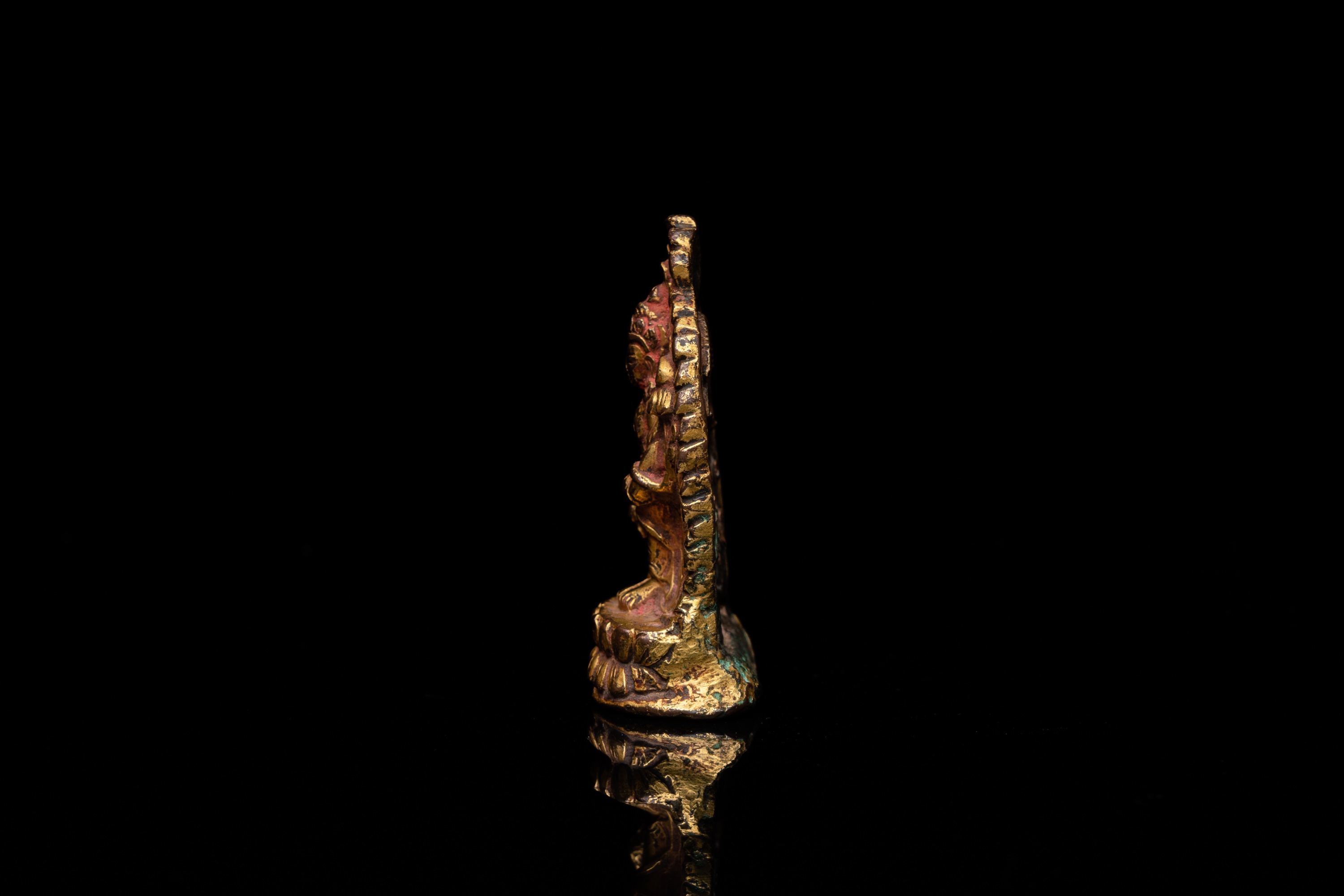 A lacquered gilt bronze miniature Buddha, Tibet or Nepal, 15/16th C. - Image 2 of 12