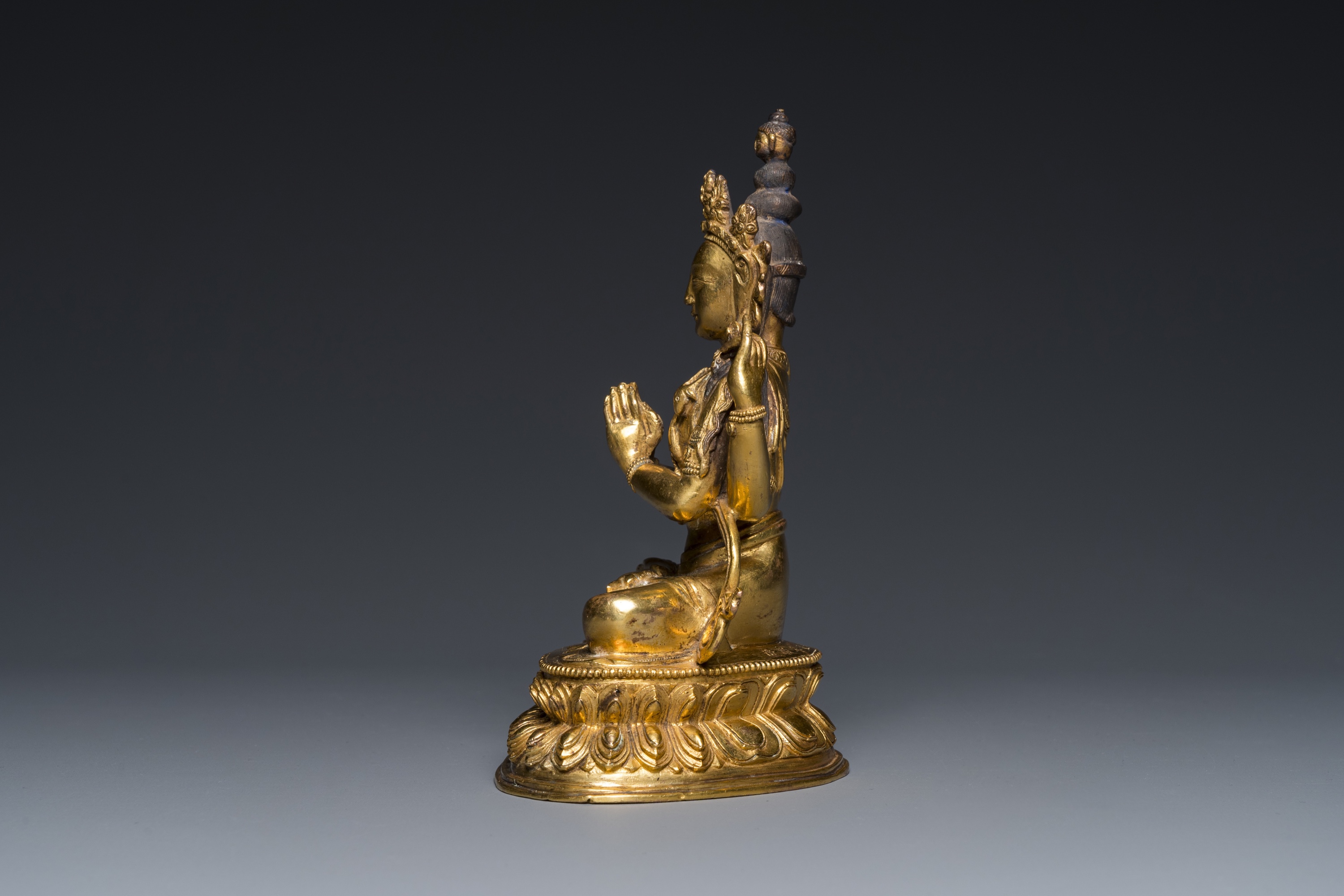 A Chinese gilt bronze figure of Avalokitesvara, Yongzheng mark and of the period - Image 5 of 27