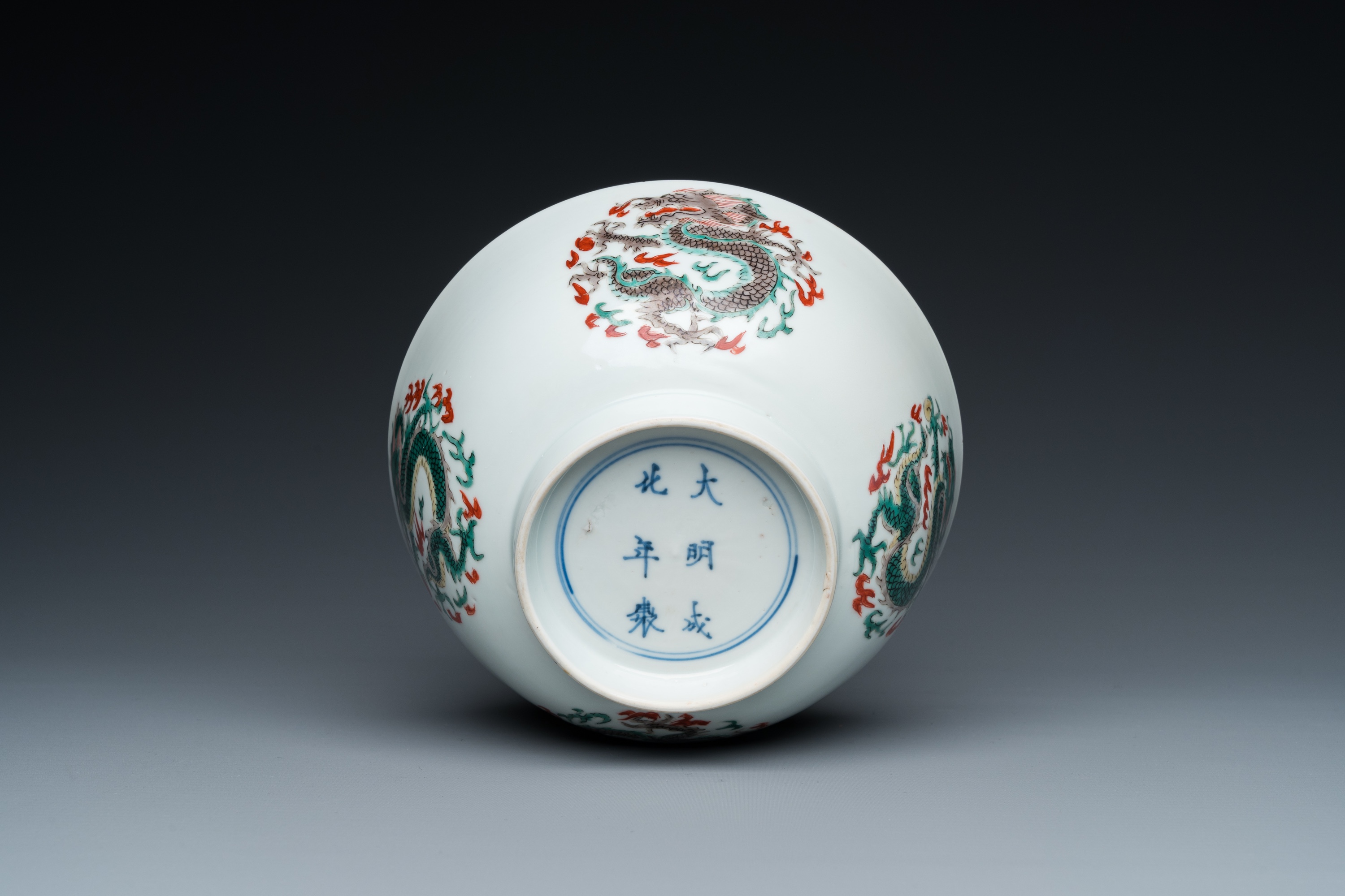 A rare Chinese famille verte 'dragon' bowl, Chenghua mark, Kangxi - Image 7 of 24