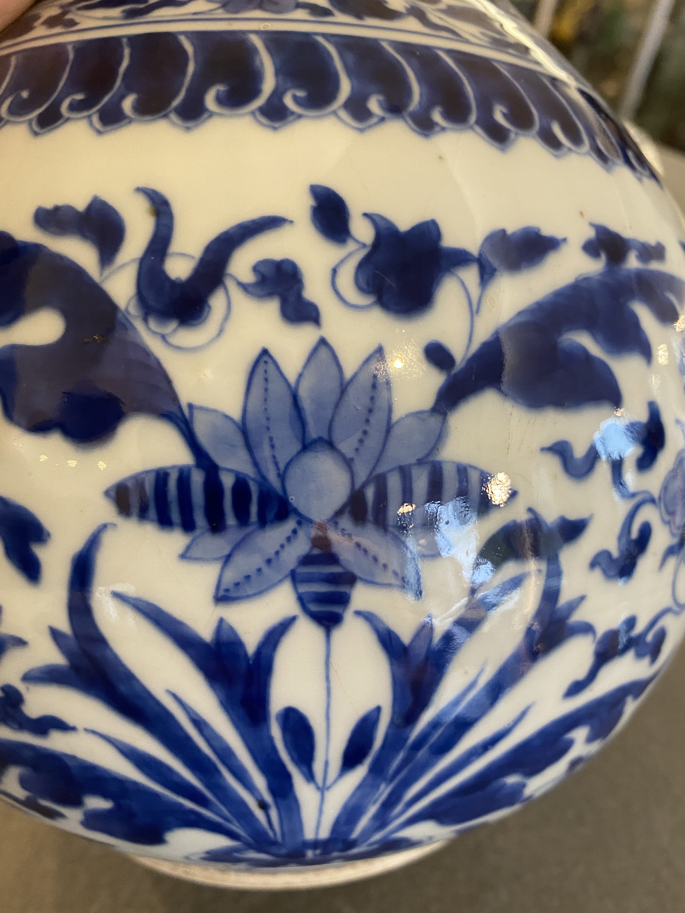 A Chinese blue and white bottle vase with floral design, Kangxi - Image 16 of 23