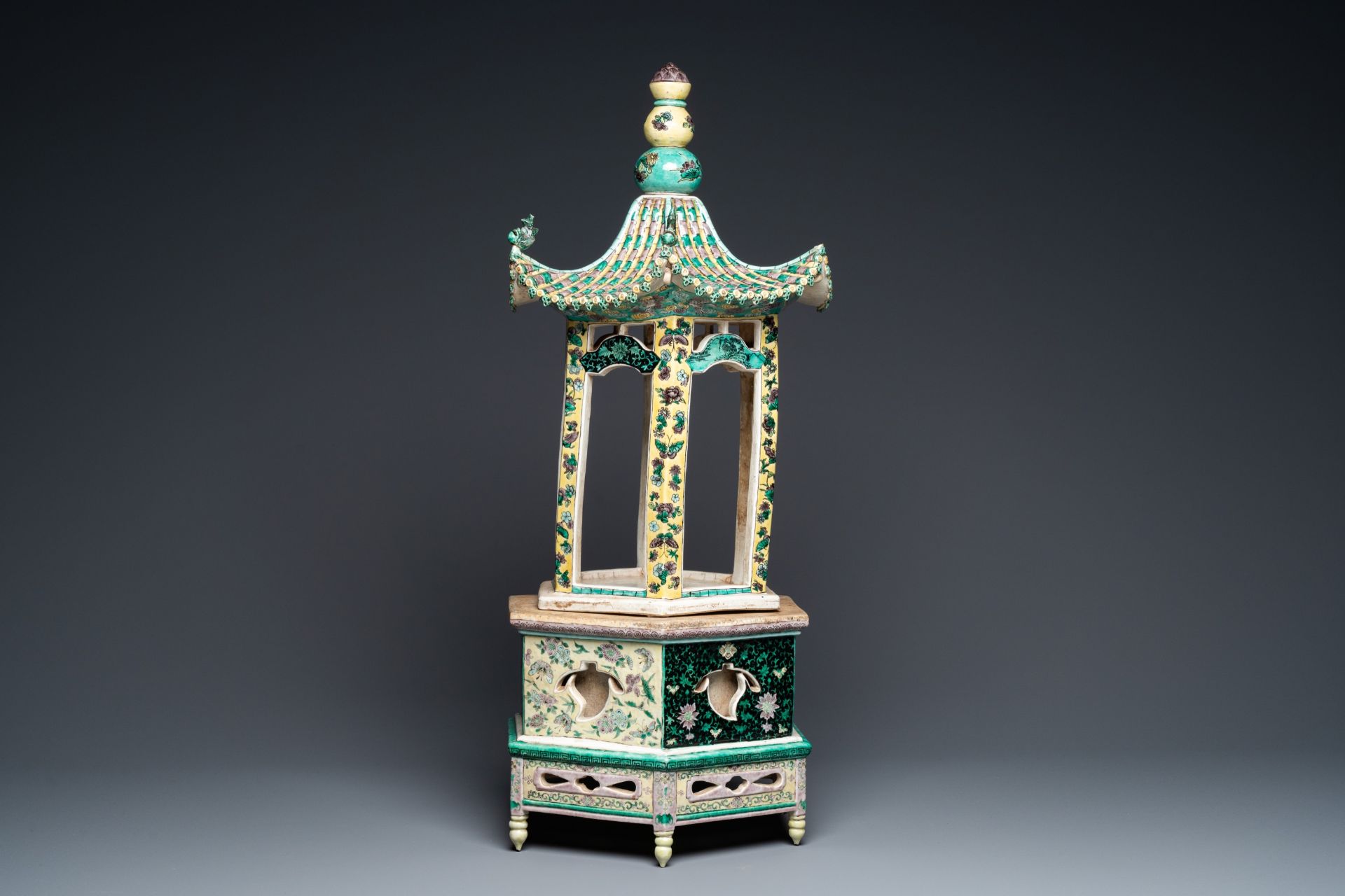 A rare Chinese verte biscuit pagoda on stand, 19th C. - Image 4 of 9