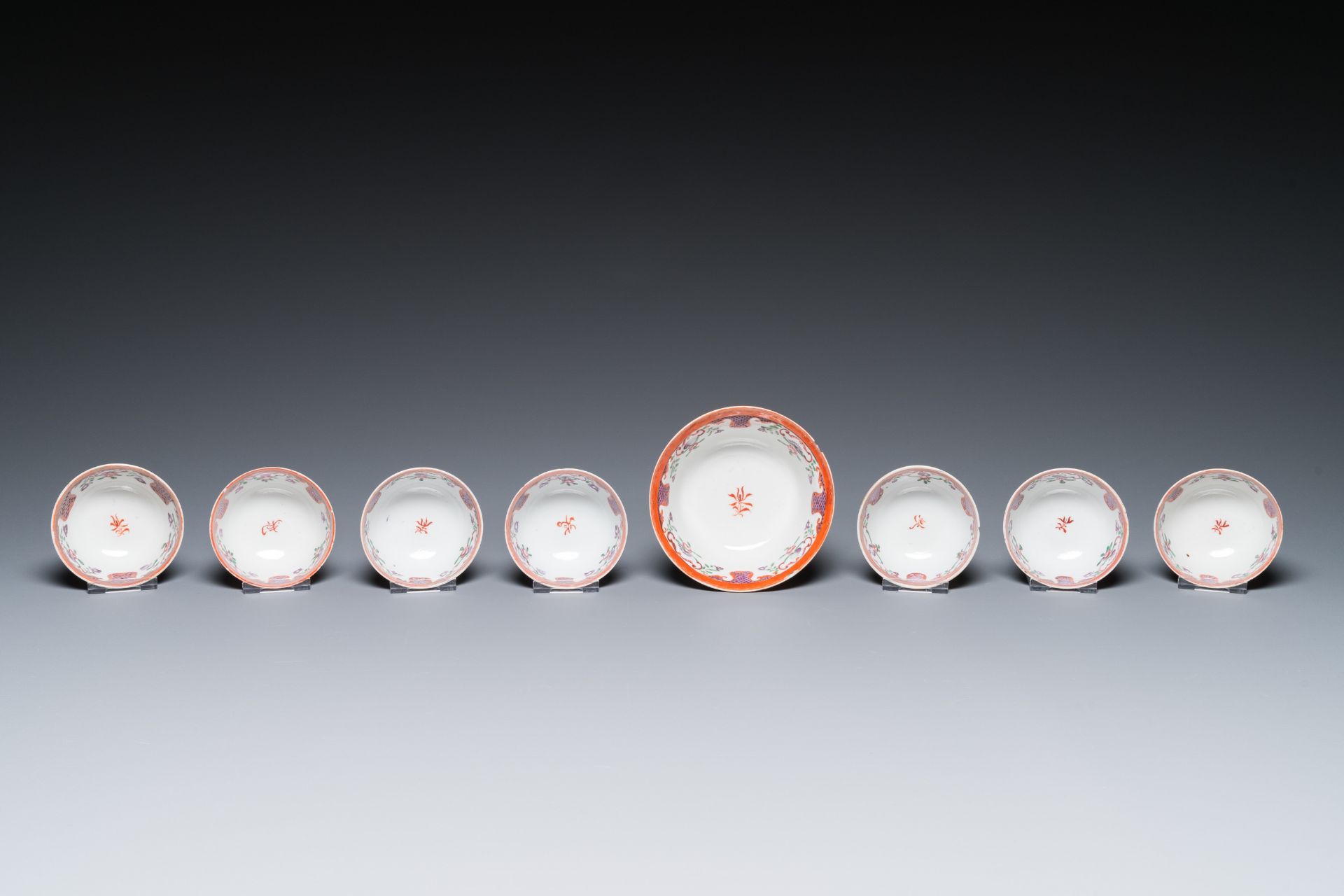 A Chinese famille rose 20-piece tea service with floral design, Qianlong - Image 16 of 17