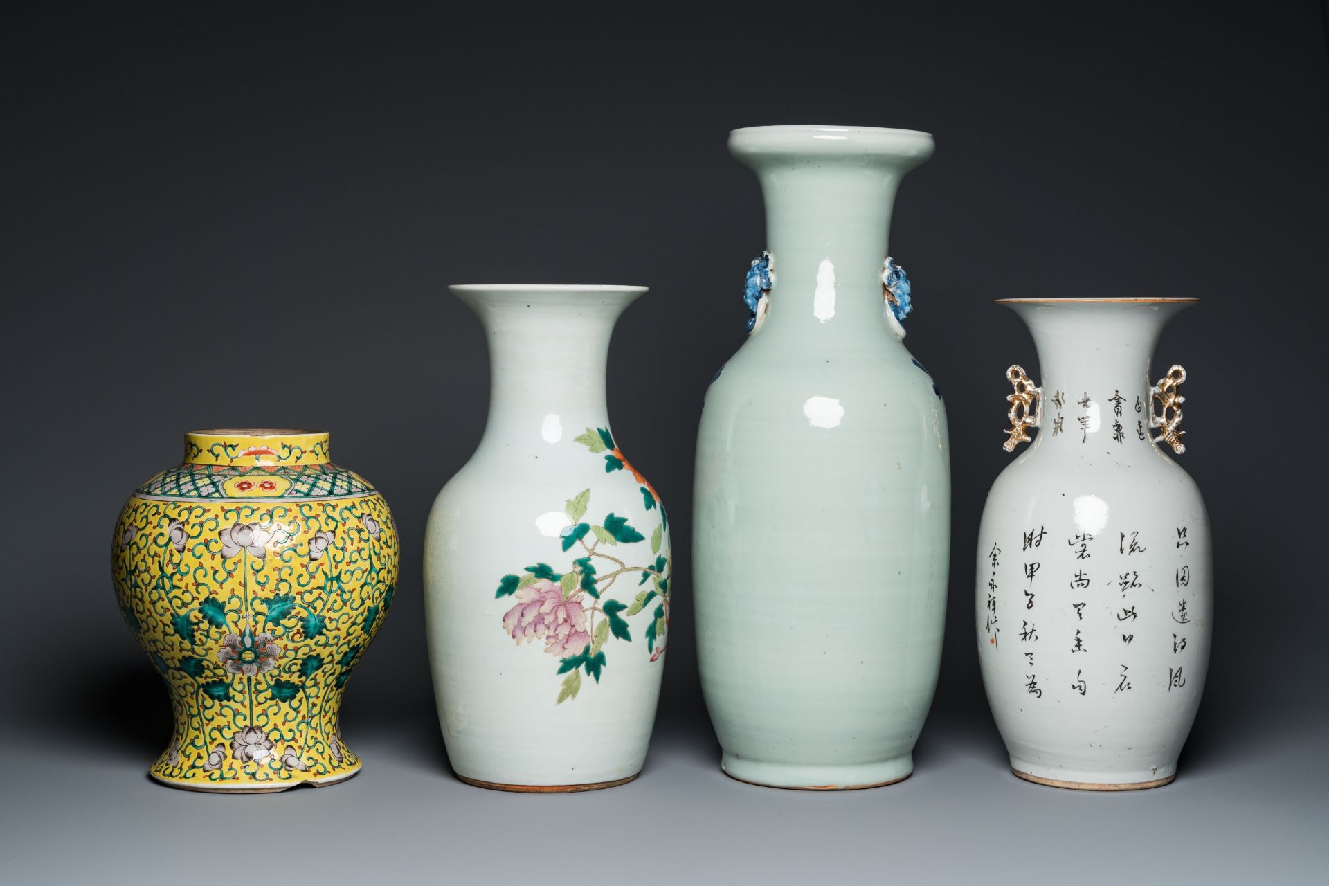 Four Chinese famille rose and celadon-ground vases, 19/20th C. - Bild 4 aus 7