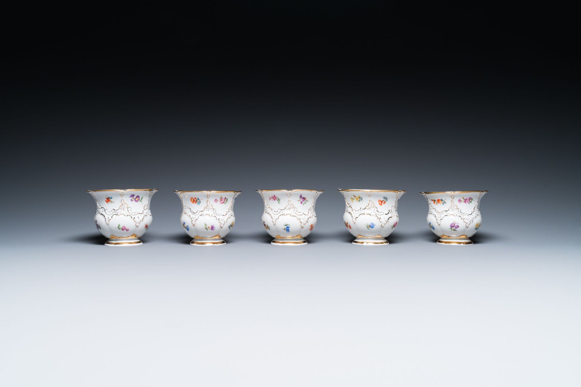 A Meissen porcelain 43-piece service with floral design, Germany, 19/20th C. - Bild 12 aus 22