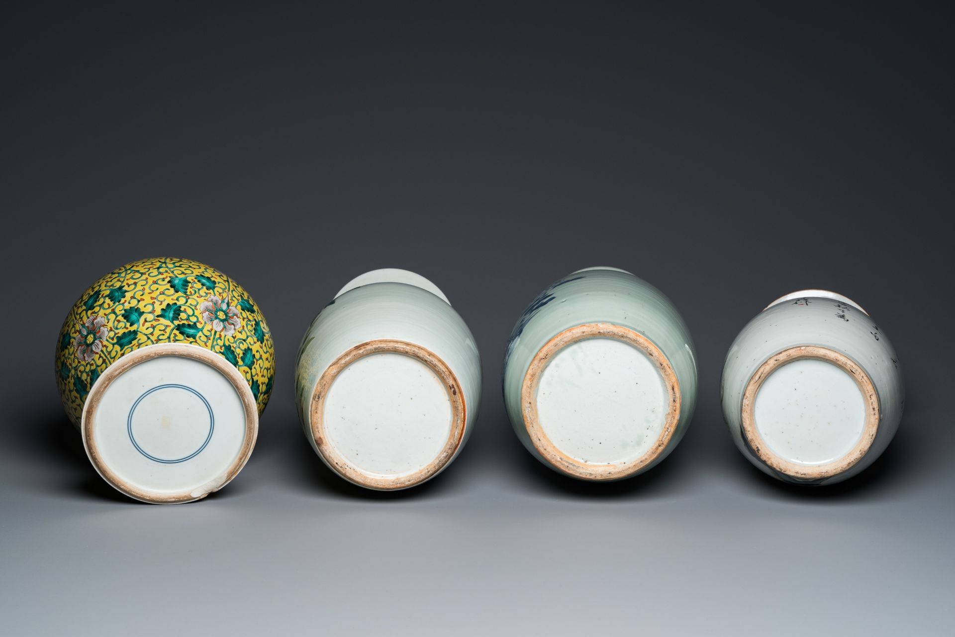 Four Chinese famille rose and celadon-ground vases, 19/20th C. - Bild 7 aus 7