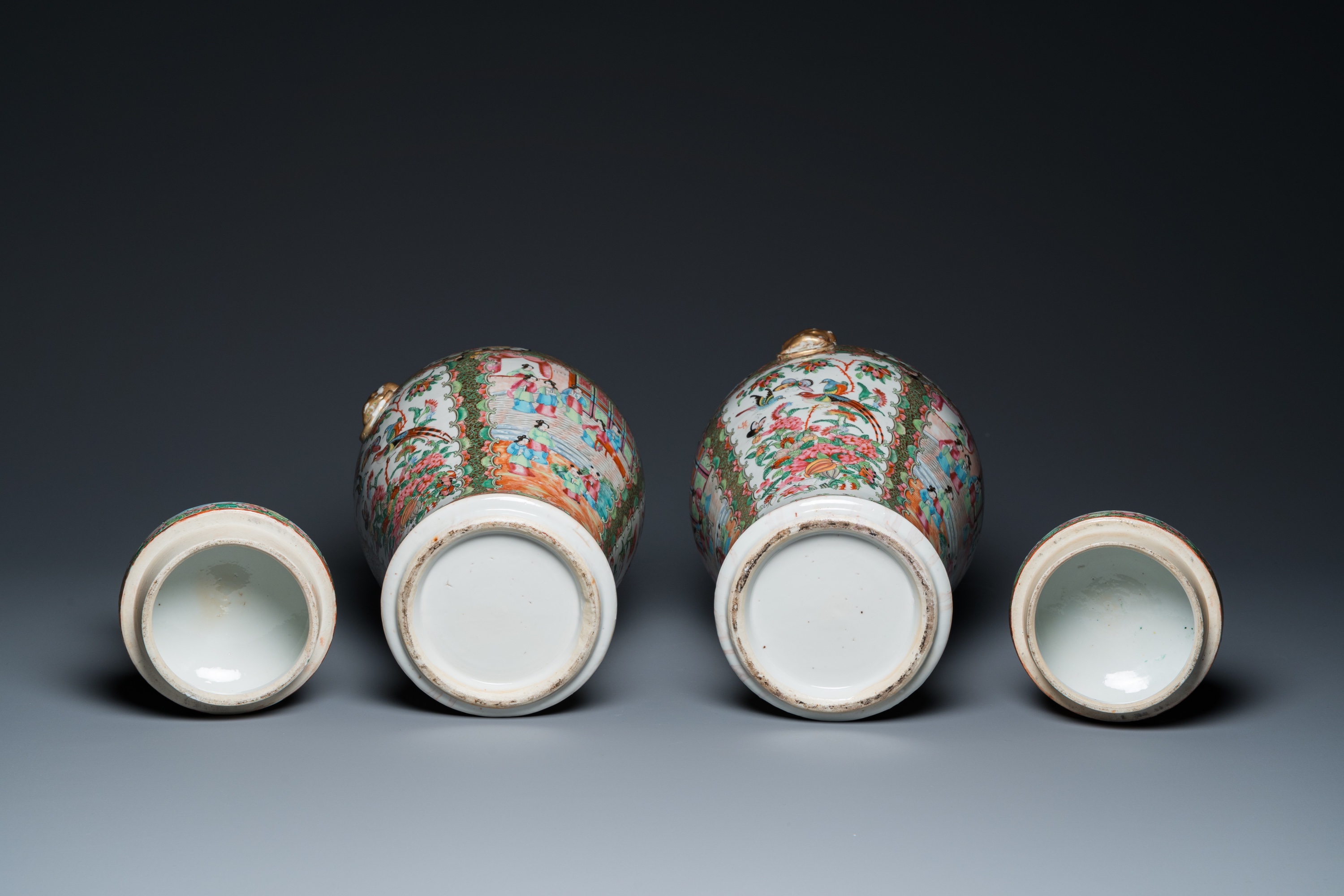 A pair of Chinese Canton famille rose vases and covers, 19th C. - Image 6 of 6