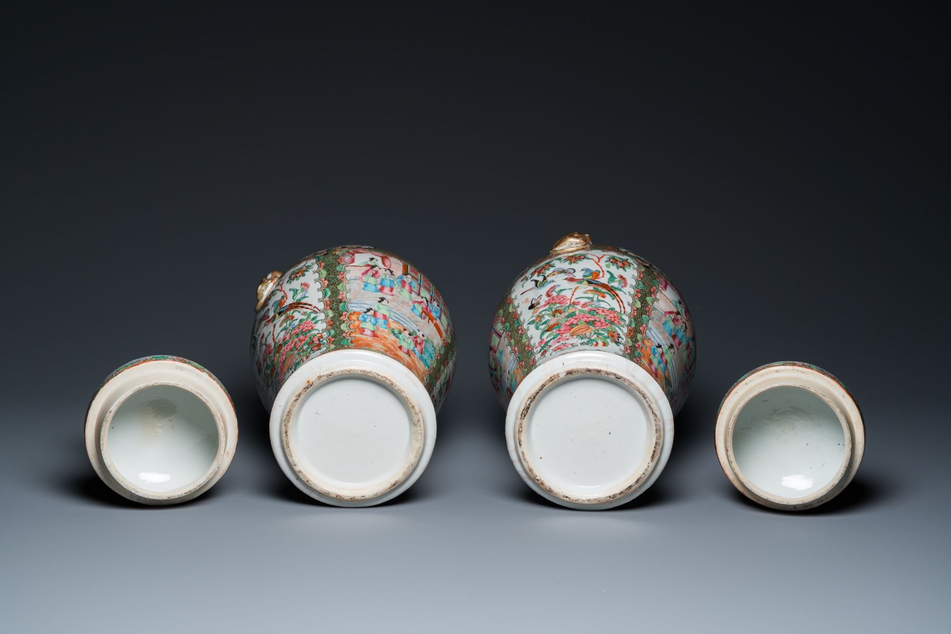 A pair of Chinese Canton famille rose vases and covers, 19th C. - Image 6 of 6