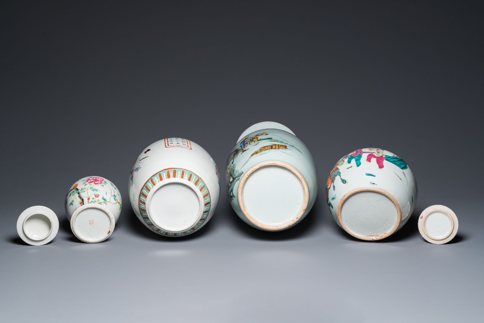 Four Chinese famille rose vases, 19/20th C. - Bild 7 aus 7