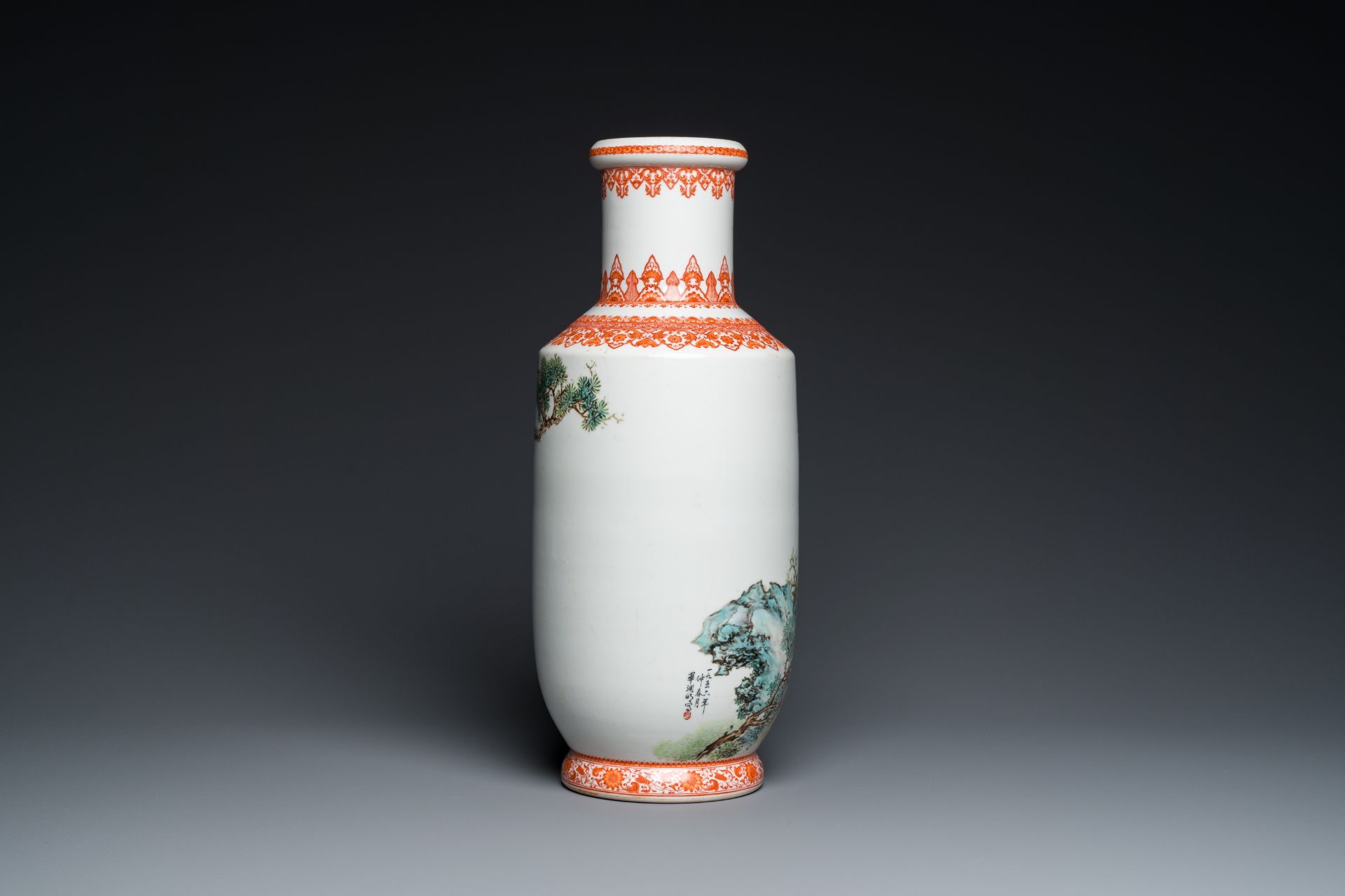 A Chinese rouleau vase with monkeys, signed Bi Yuanming ç•¢æ·µæ˜Ž, dated 1956 - Image 3 of 6