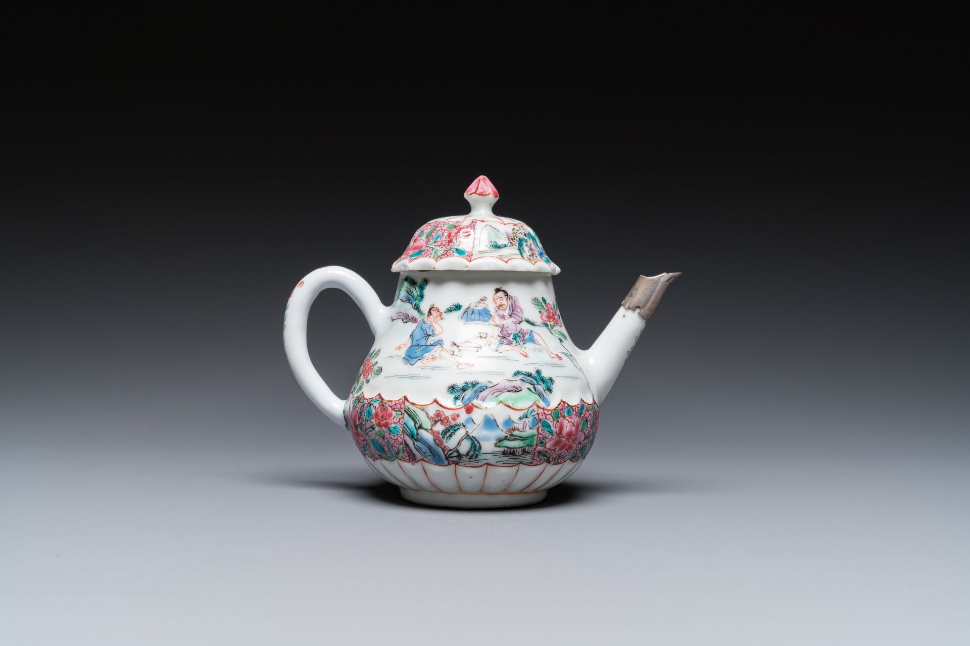 A Chinese famille rose 'fishermen' teapot and cover, Yongzheng - Bild 4 aus 7