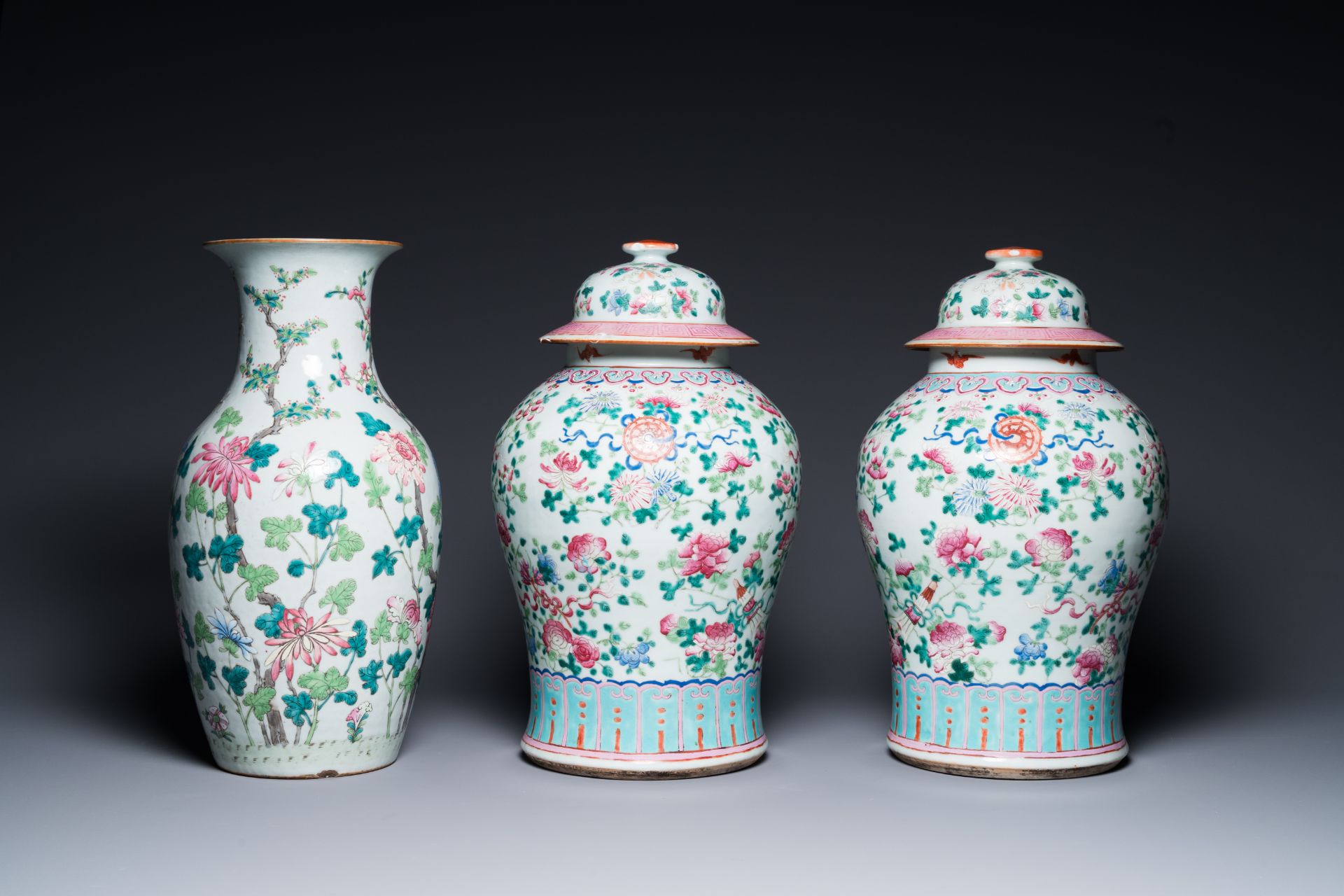 Three Chinese famille rose vases, a hat stand and a blue and white celadon-ground jar and cover, 19t - Bild 2 aus 15