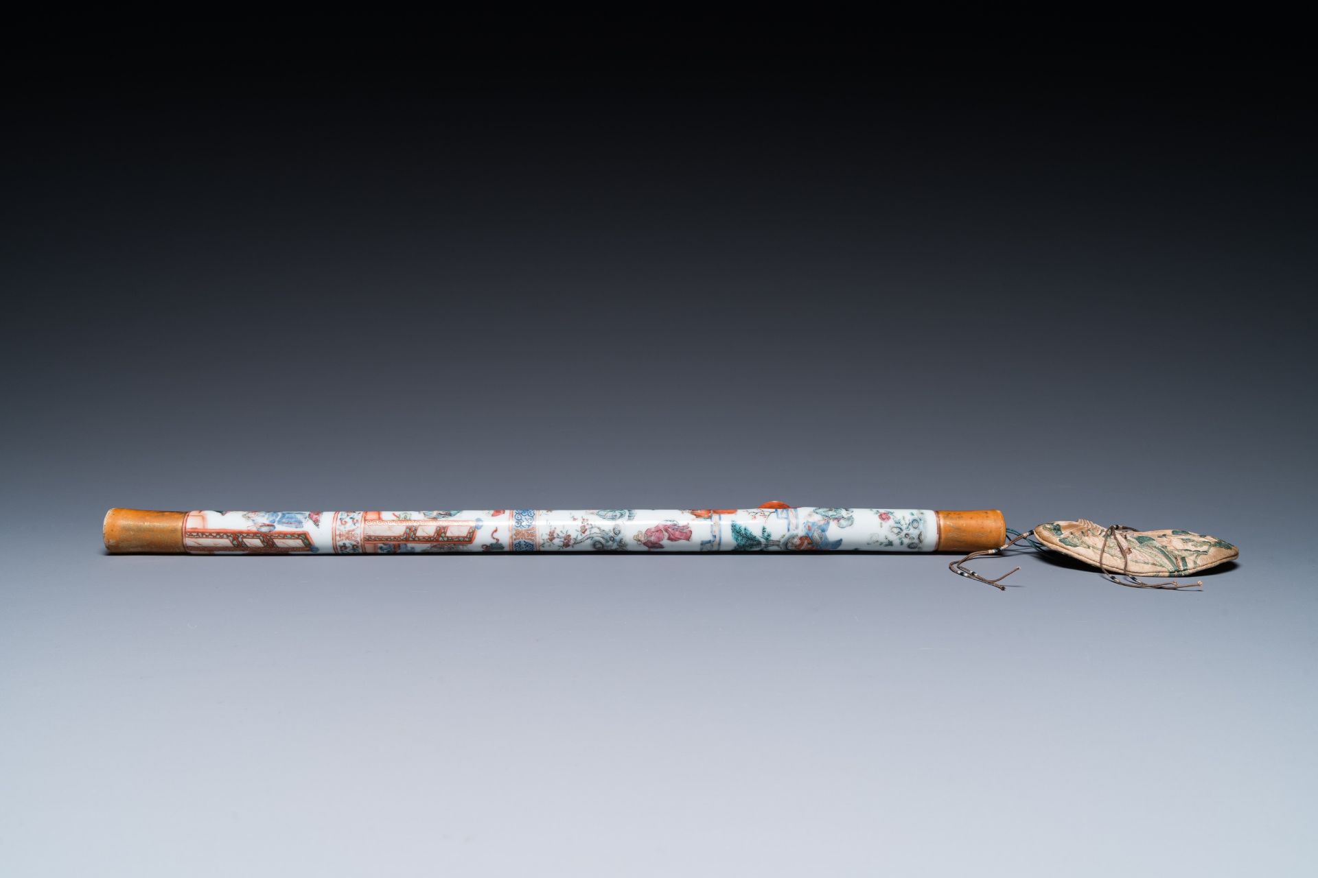 A rare Chinese famille rose opium pipe with narrative scenes, 19th C. - Image 4 of 14