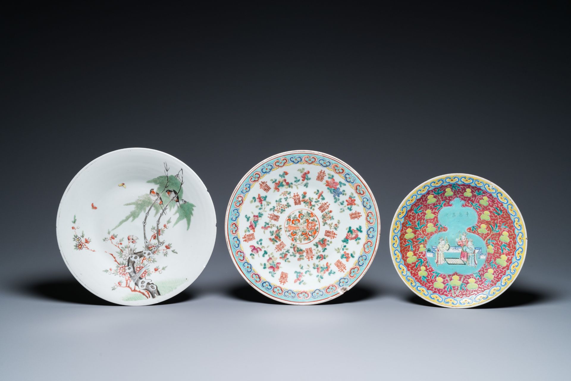 A varied collection of Chinese famille rose and qianjiang cai porcelain, 19/20th C. - Bild 2 aus 19
