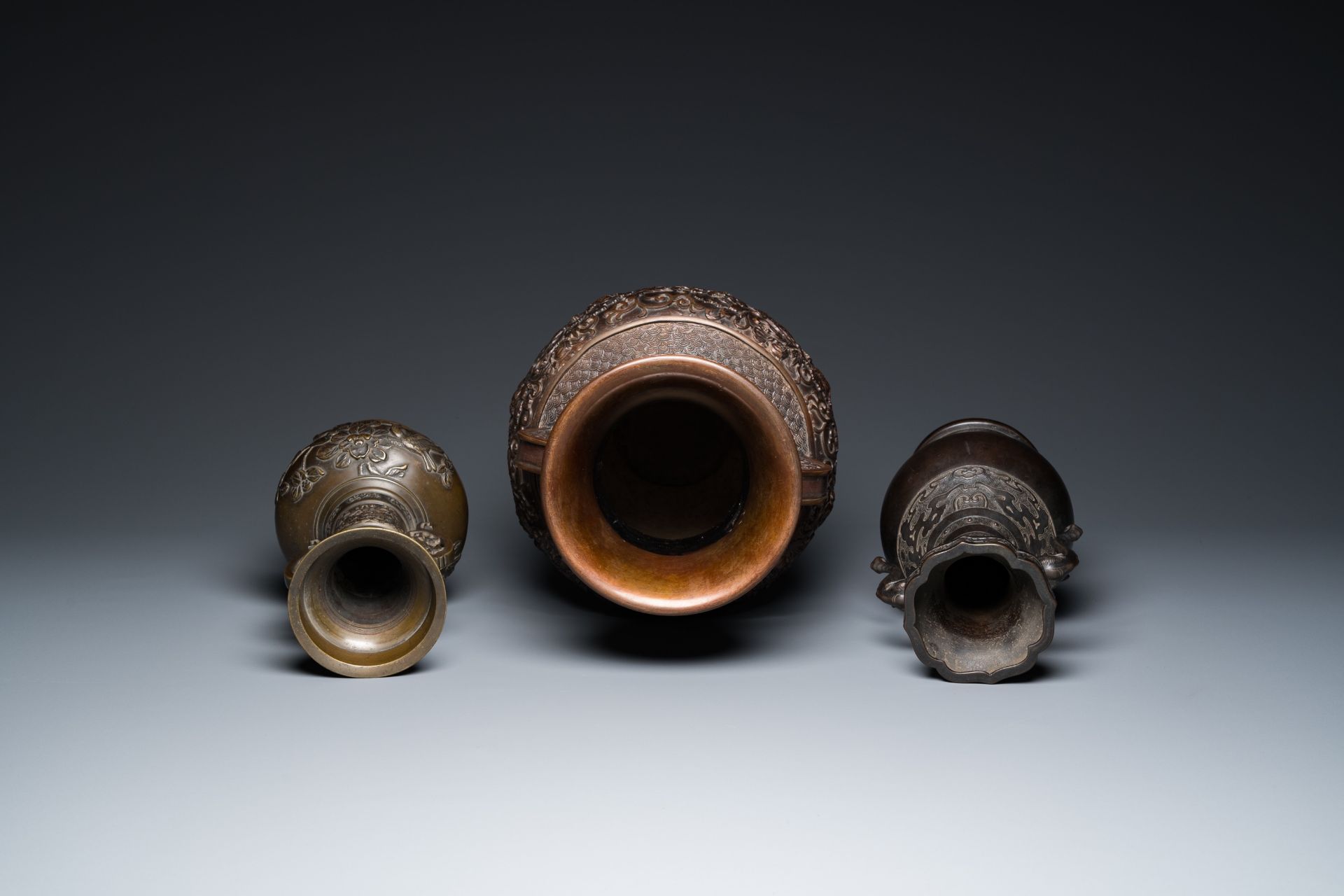 Six Japanese bronze vases and censers, Edo/Meiji, 18/19th C. - Image 12 of 13