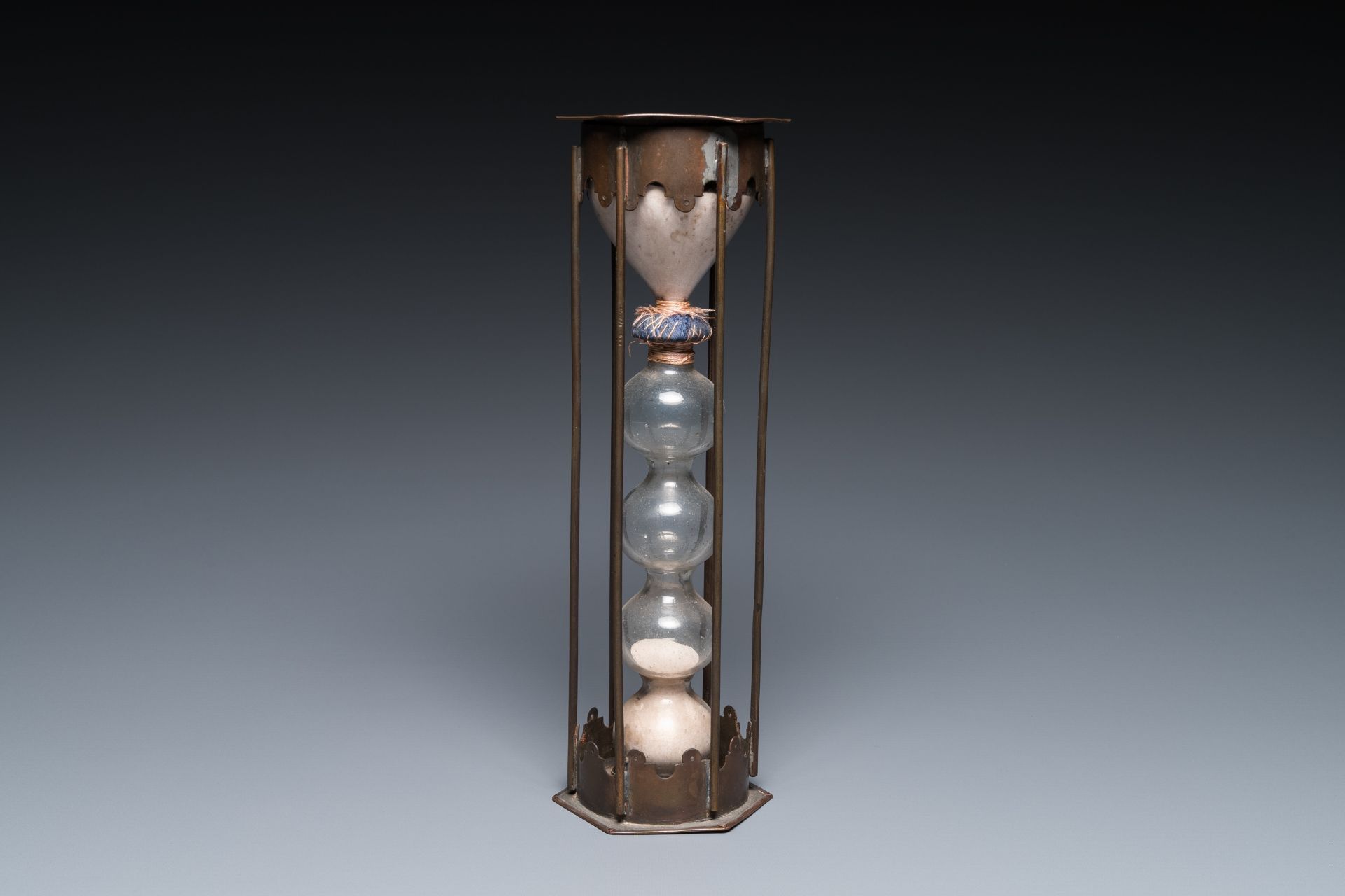 A copper-mounted glass hourglass, probably France, 1st half 18th C. - Image 4 of 7