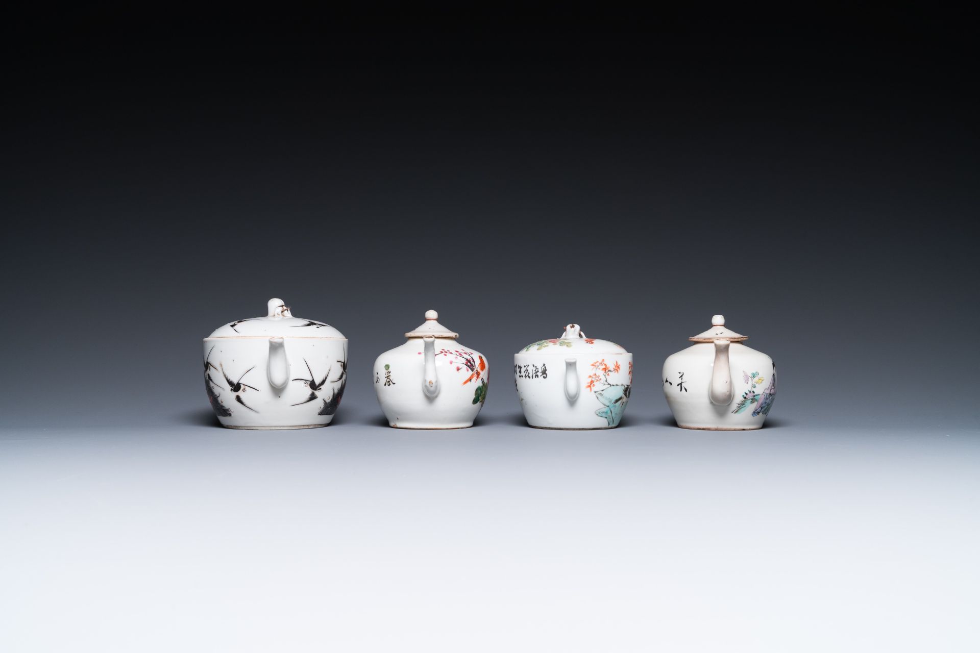 A varied collection of Chinese famille rose and qianjiang cai porcelain, 19th/20th C. - Bild 6 aus 20