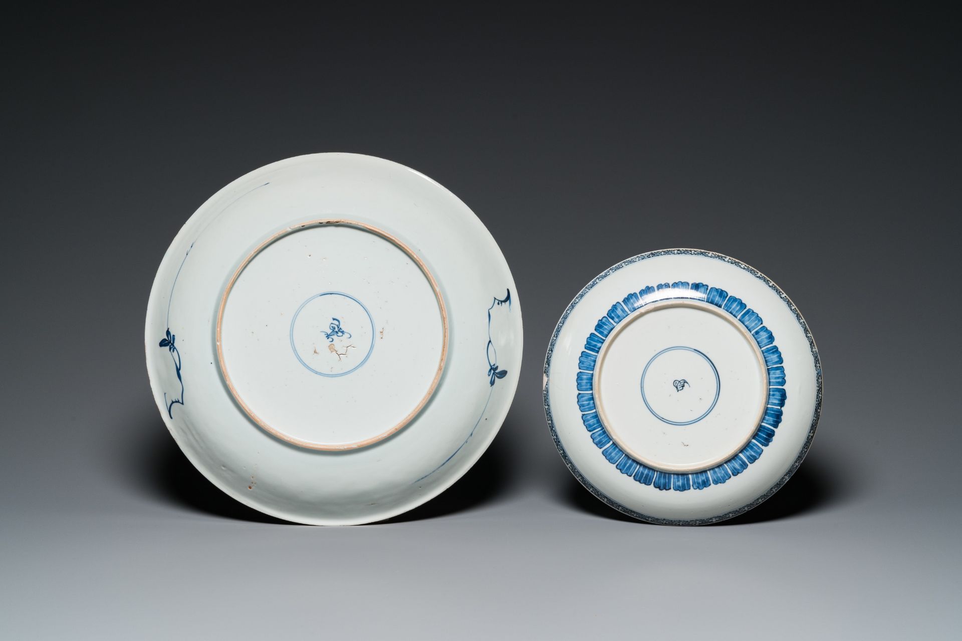 A Chinese blue and white 'peony scroll' dish and a famille verte dish, Kangxi - Image 3 of 3