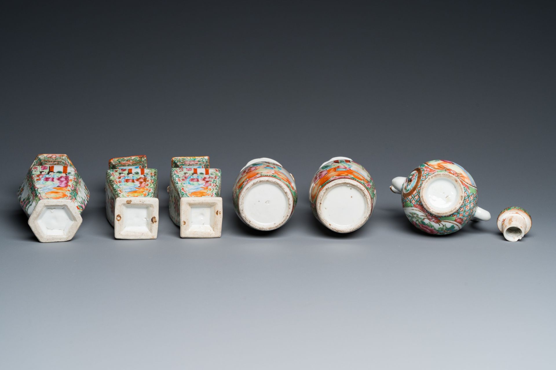 A varied collection of Chinese Canton famille rose porcelain, 19th C. - Image 7 of 15