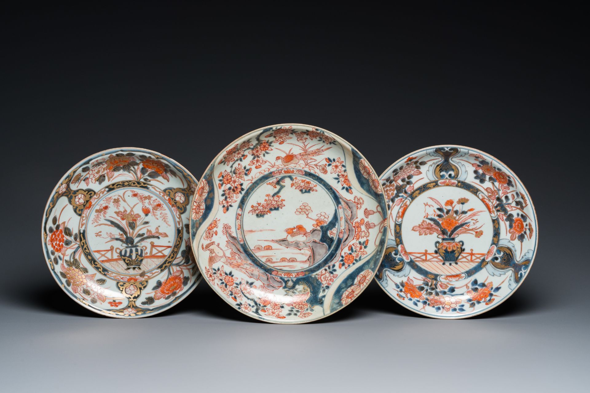 Three Japanese Imari dishes, Edo, 17/18th C.