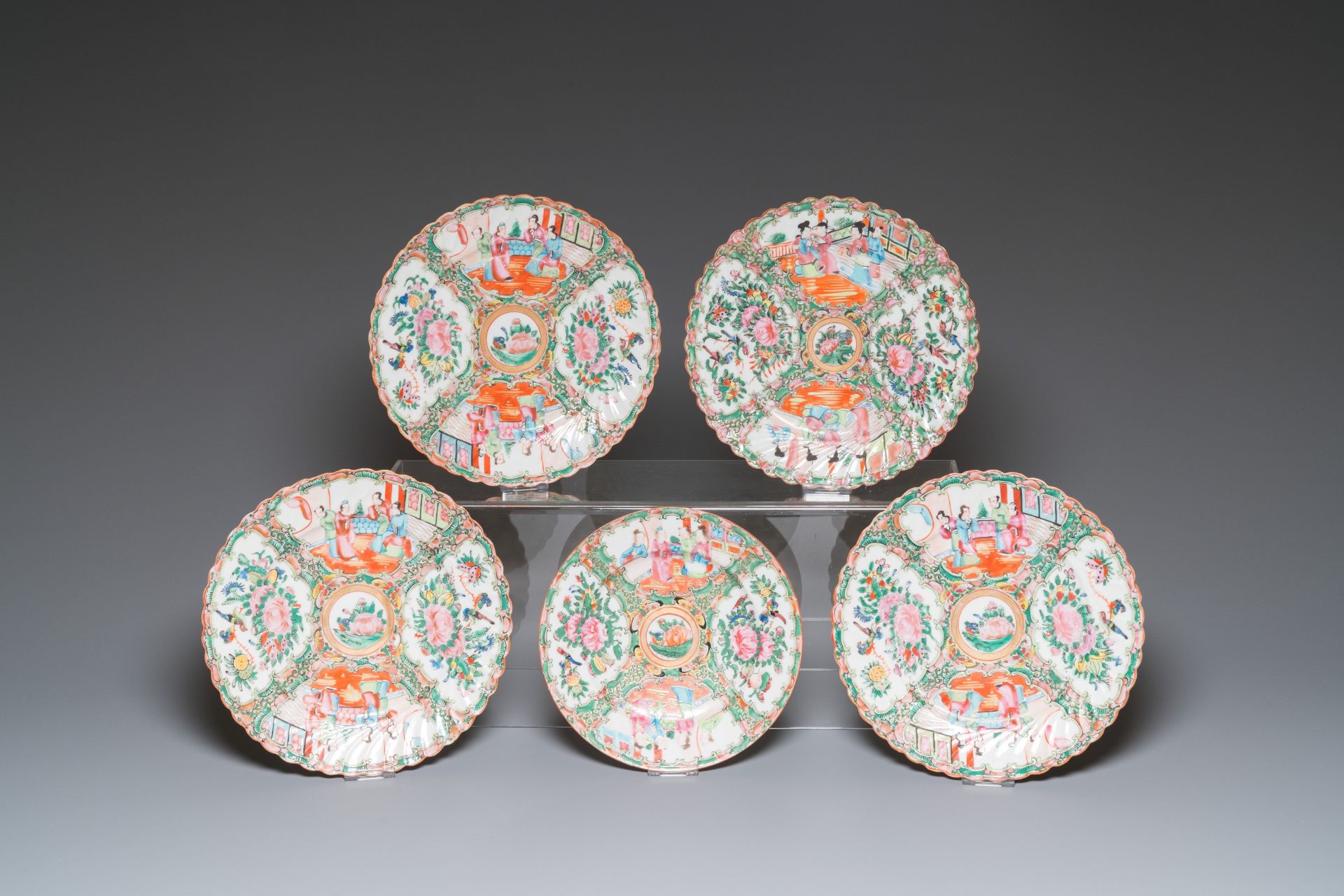 A collection of 28 Chinese Canton famille rose wares, 19th C. - Image 3 of 16