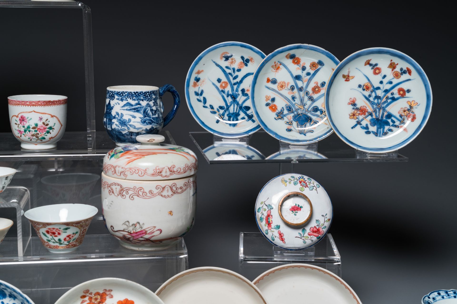 A varied collection of Chinese porcelain, Kangxi and later - Bild 10 aus 14