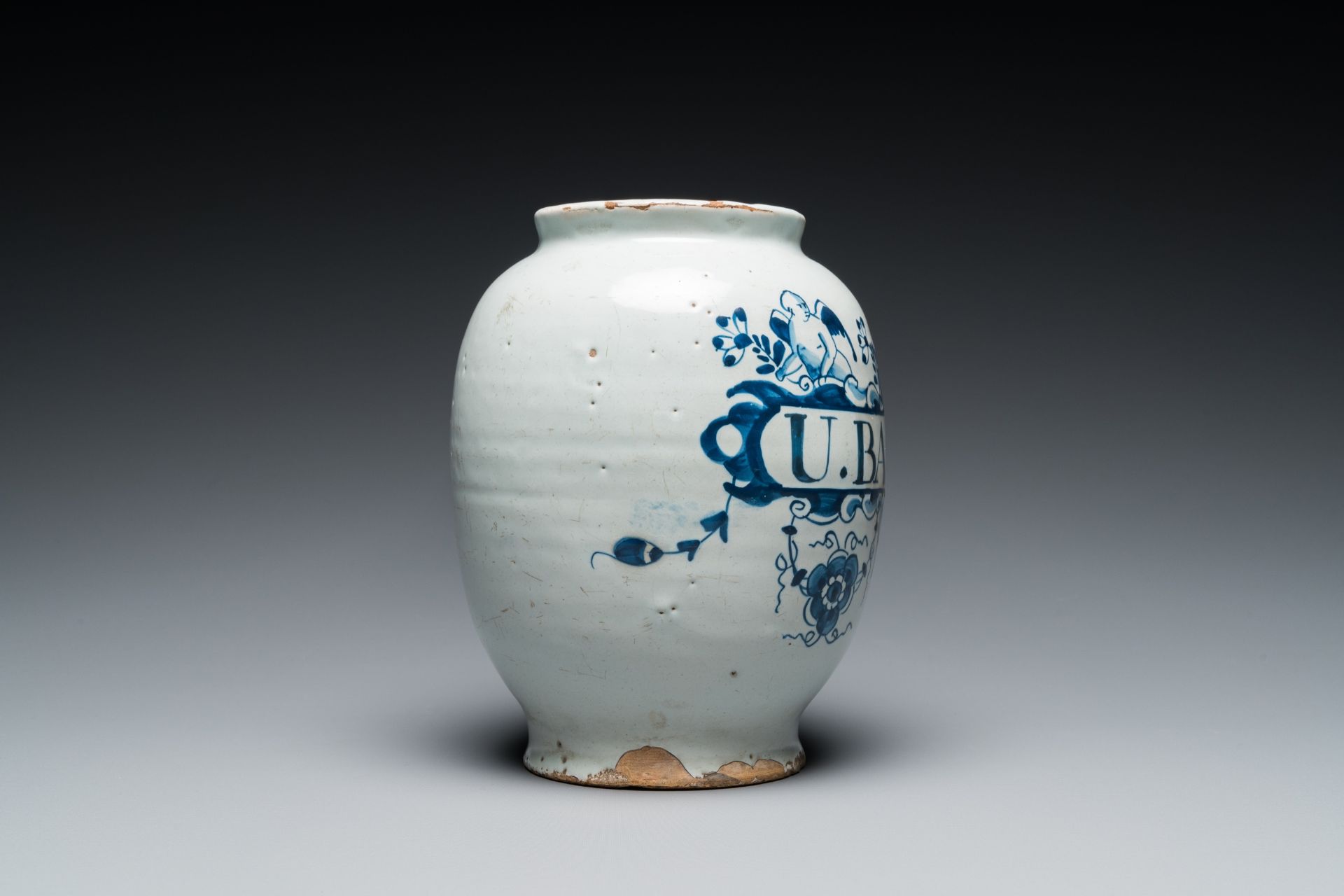 A blue and white English Delftware drug jar, probably London, 18th C. - Image 3 of 7