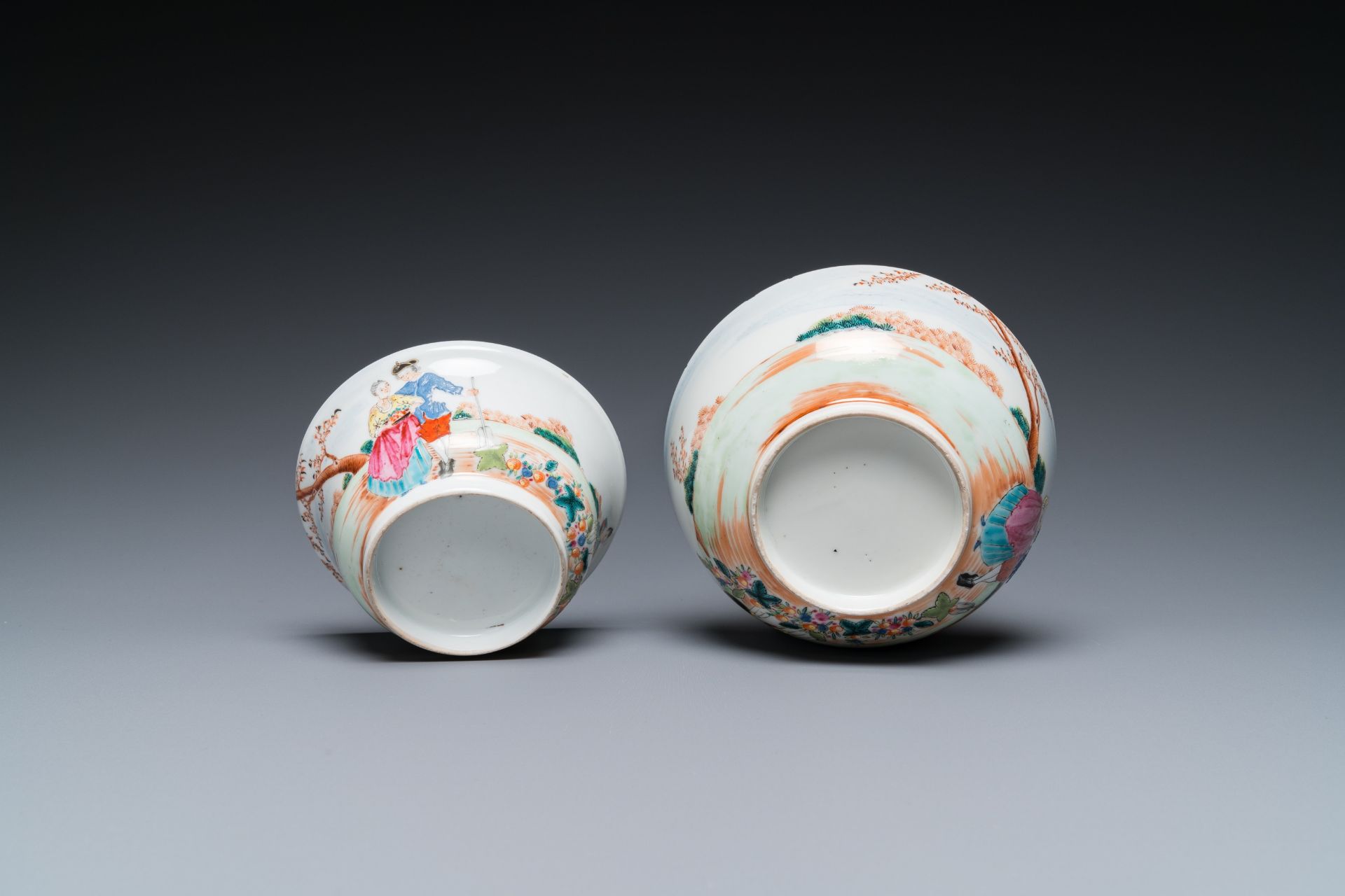 Two fine Chinese famille rose 'European subject' bowls, Qianlong - Bild 7 aus 7